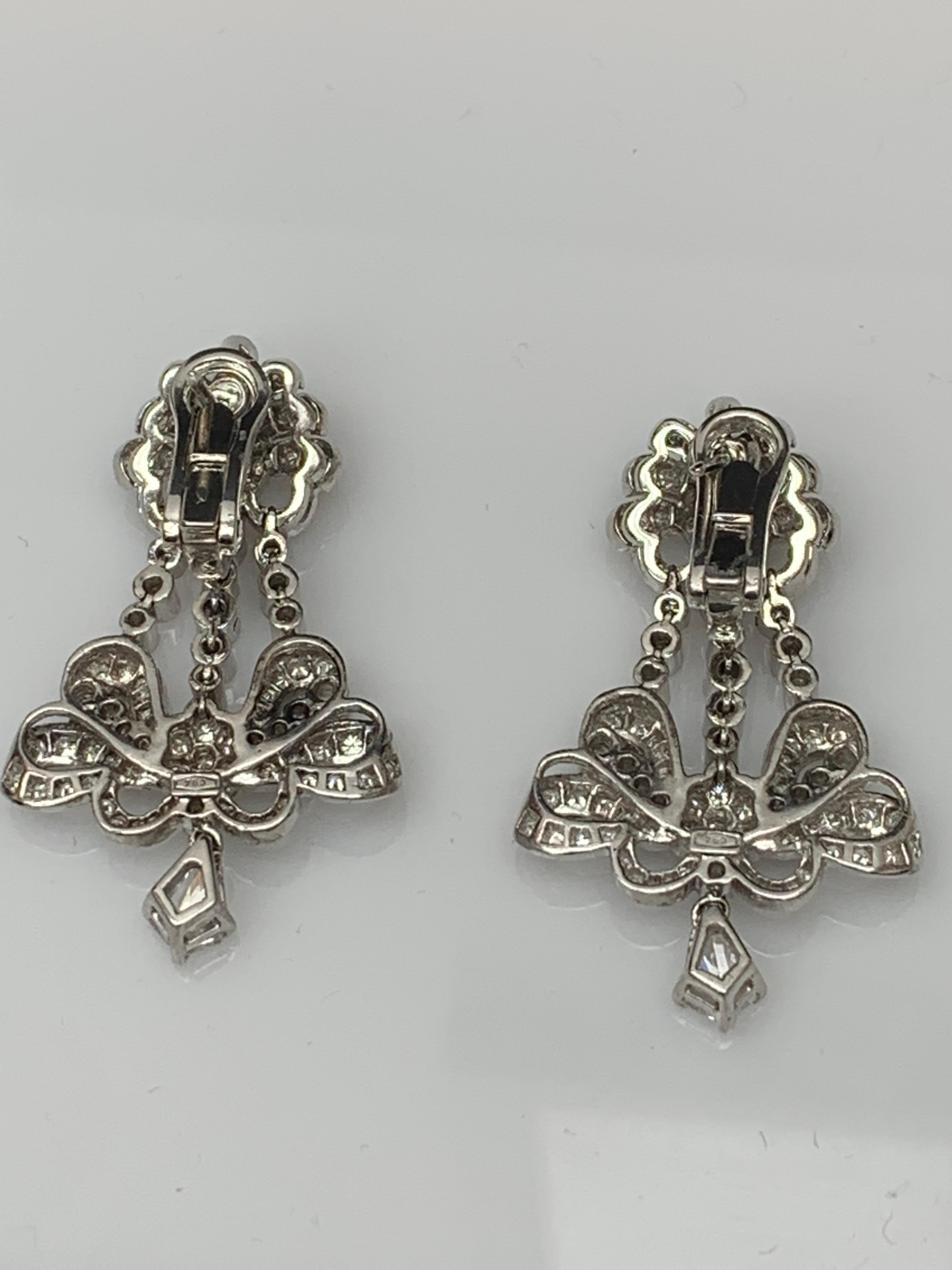 Donna Orecchini a goccia con diamanti da 3,11 carati in oro bianco 18 carati in vendita