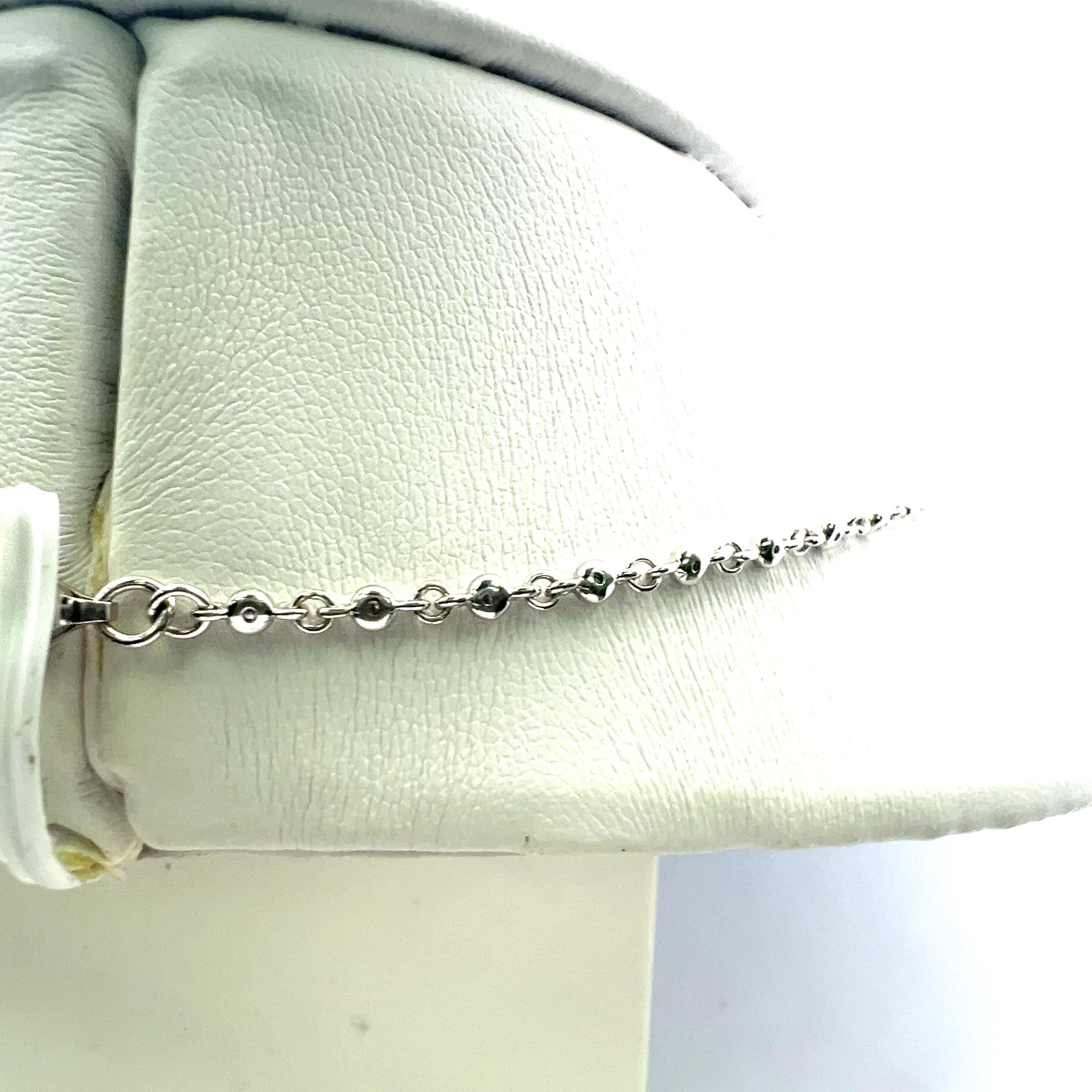 Collana a goccia con diamanti aureolati da 3,11 carati in oro bianco 18 carati con pera e accenti rotondi in vendita 1