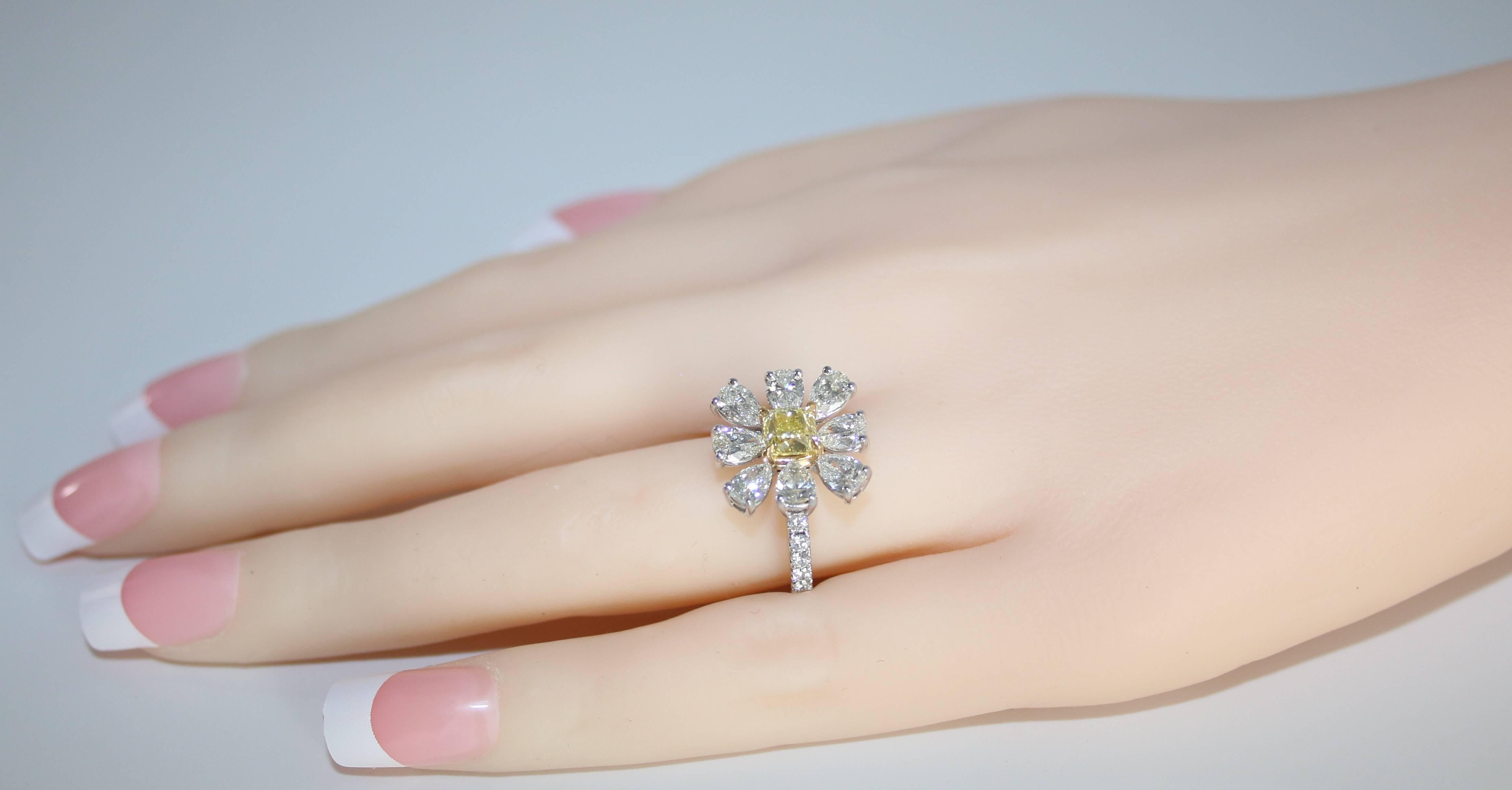 3.11 Carat Fancy Intense Yellow and White Diamonds Platinum Daisy Flower Ring In New Condition For Sale In New York, NY