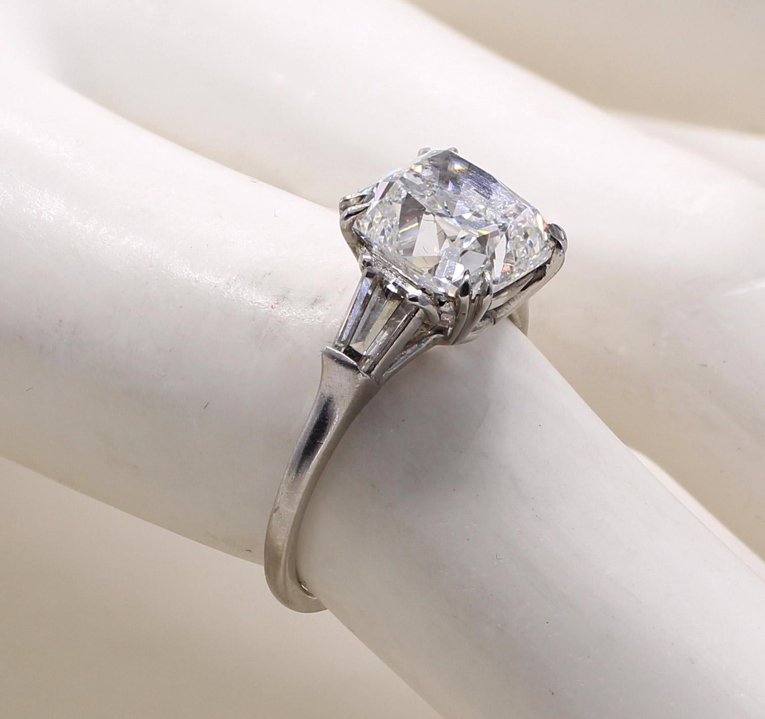Bague de fiançailles en platine avec diamant taille coussin brillant de 3,11 carats H VS1 Unisexe en vente