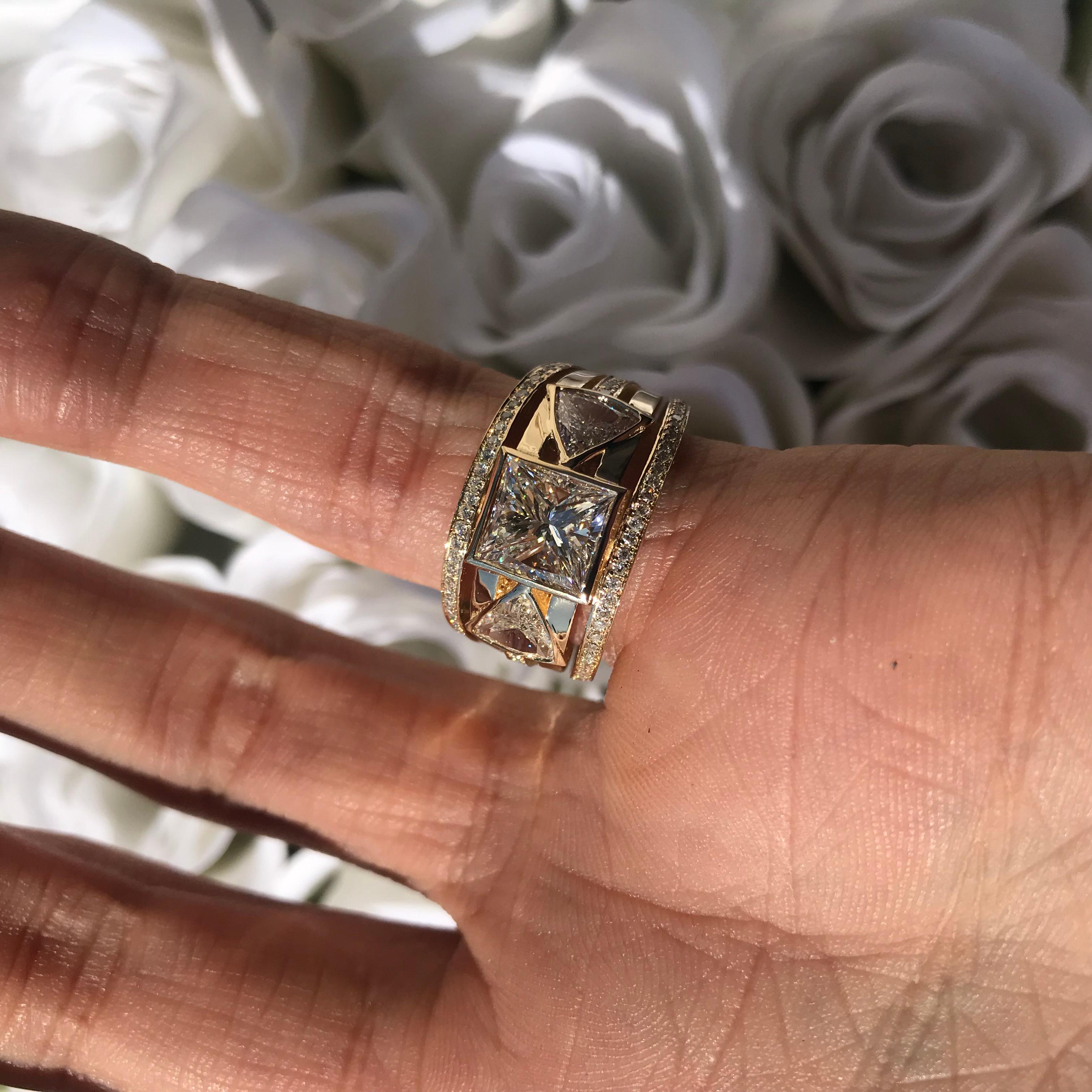 AS003-0200001

Der Ring wird auf Bestellung angefertigt und kann auch ohne den Mittelstein gekauft werden. Ich kann einen anderen Mittelstein liefern, der Ihrem Budget entspricht, wenn es höher oder niedriger ist. Sie können auch nur ein passendes