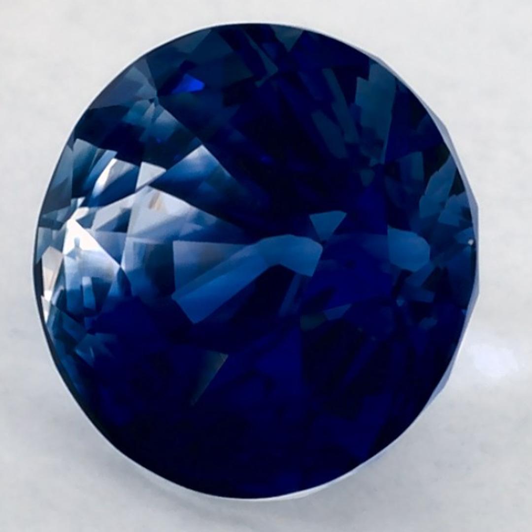 Ce saphir bleu naturel offre élégance et sophistication. Avec sa riche saturation des couleurs et sa coupe précise, il constitue la pièce maîtresse parfaite pour une bague de fiançailles ou une conception de bijoux de luxe.

Ce saphir provient du