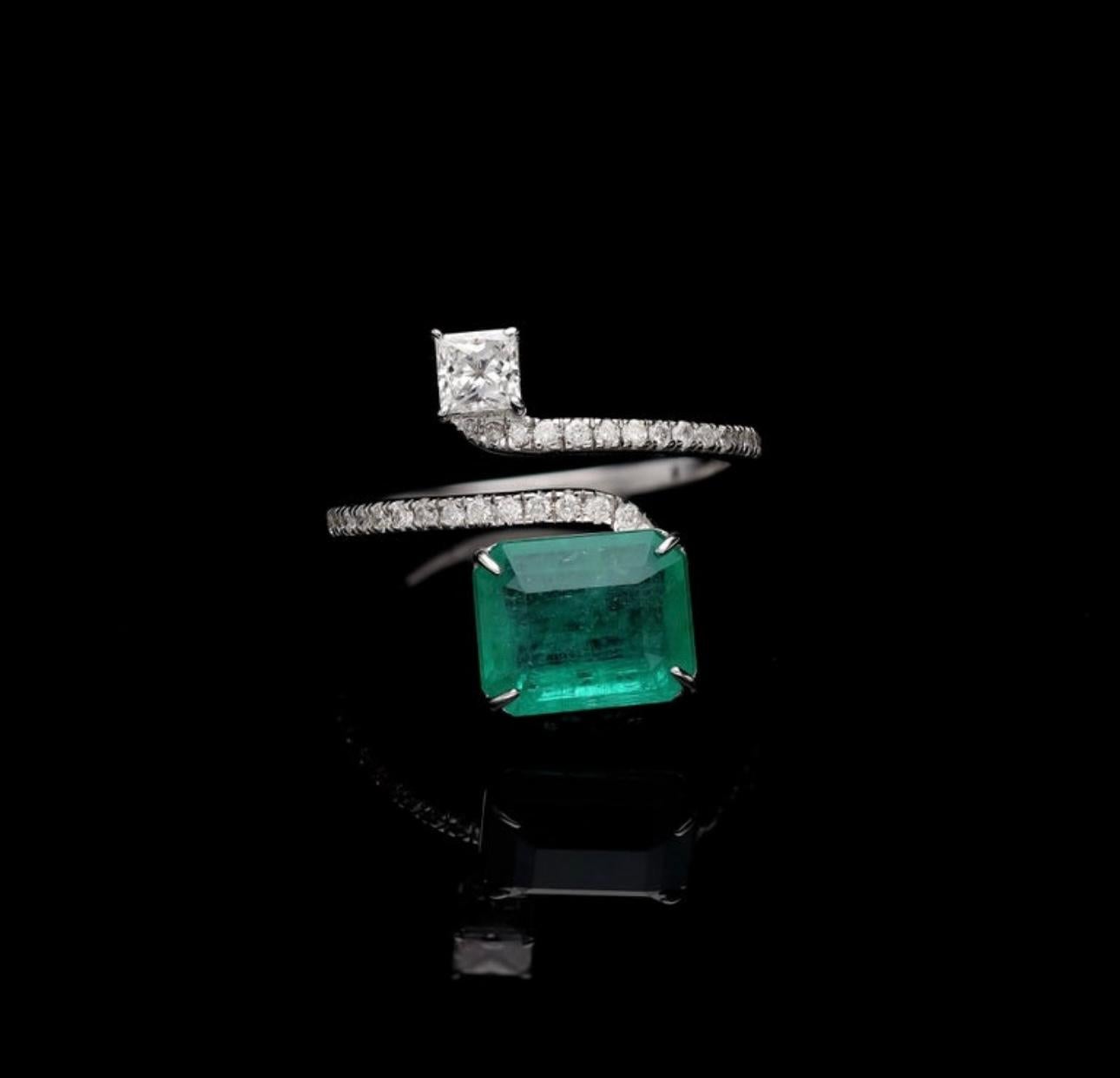 Anillo Bypass de Esmeralda talla Esmeralda de 3,11 qt y Diamante de 0,49 qt en Oro de 18 qt Talla 6 en venta 7