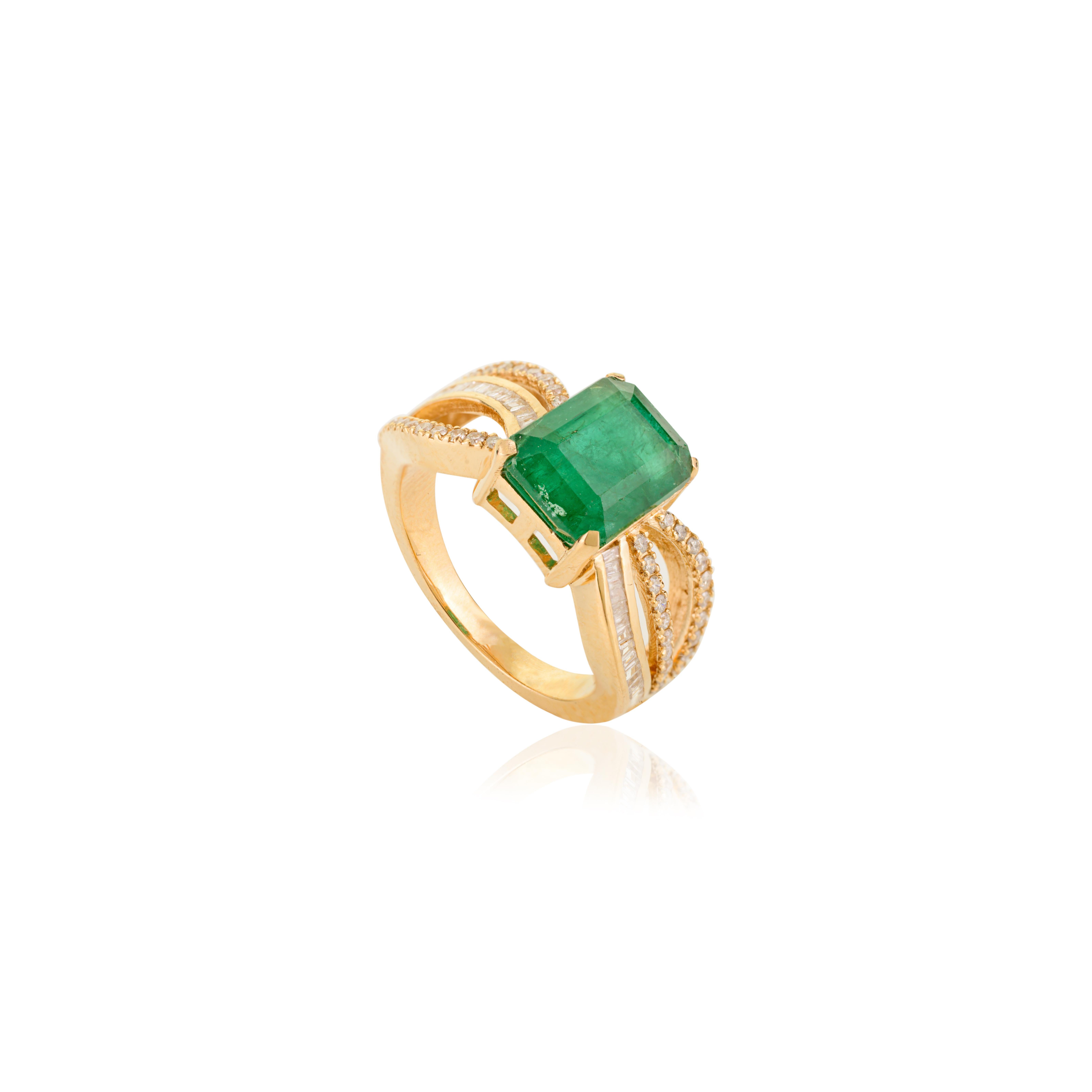 En venta: 3.11 CT Regal Emerald Diamond Cocktail Ring Crafted in 14K Yellow Gold for Her  7