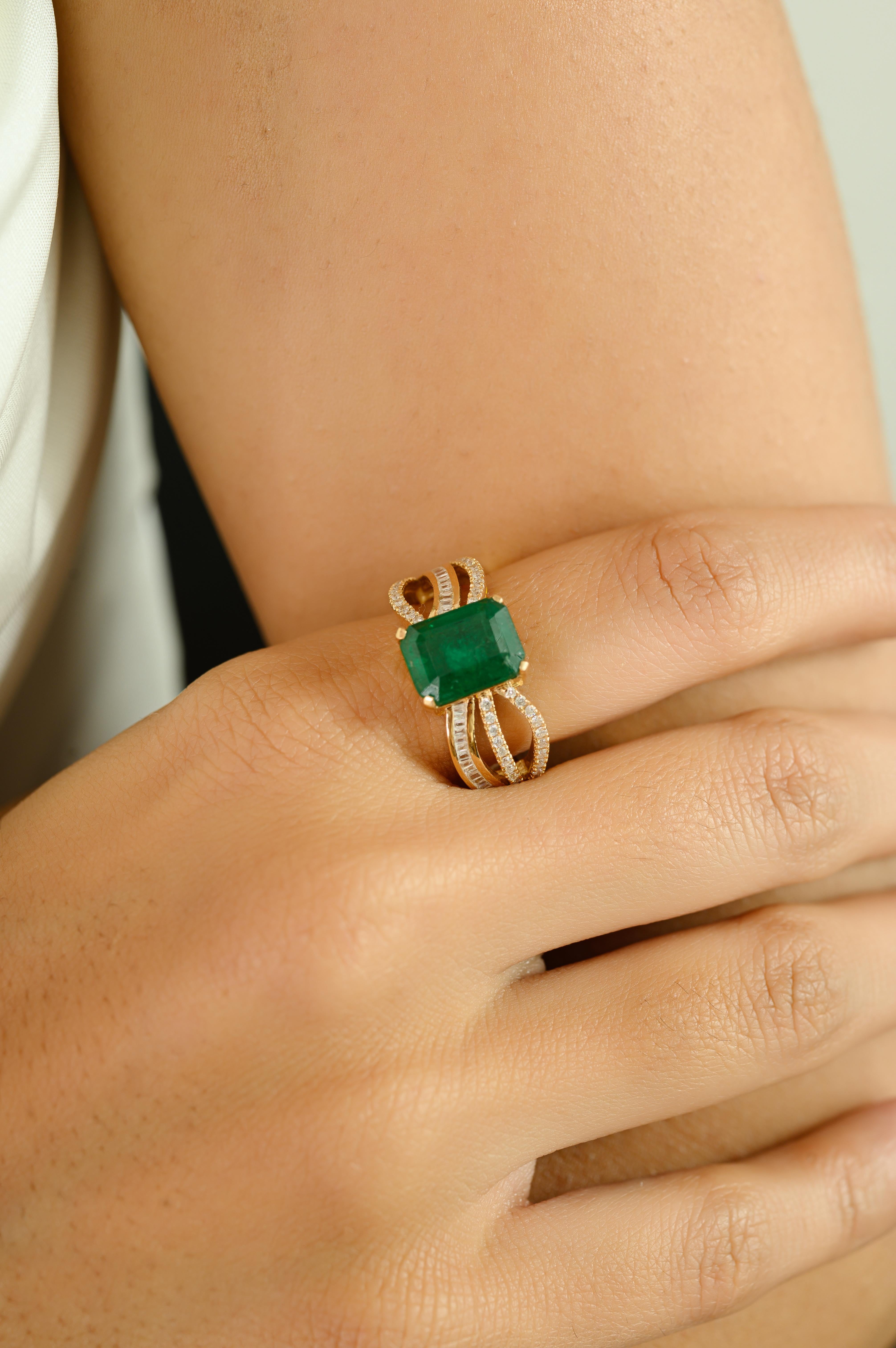 En venta: 3.11 CT Regal Emerald Diamond Cocktail Ring Crafted in 14K Yellow Gold for Her  8