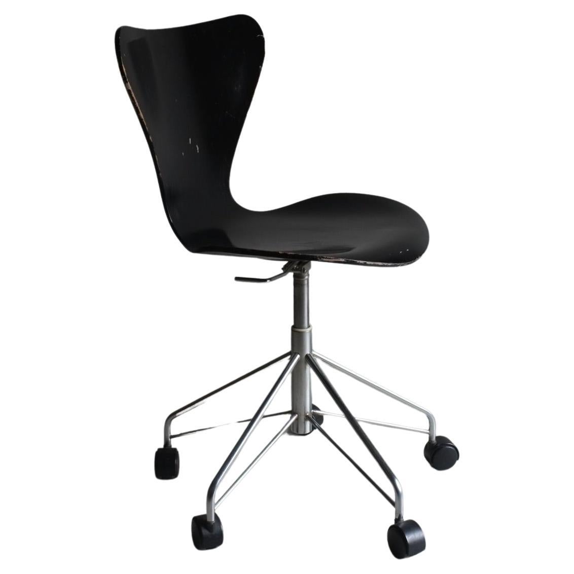 3117 Black Swivel Chair by Arne Jacobsen for Fritz Hansen