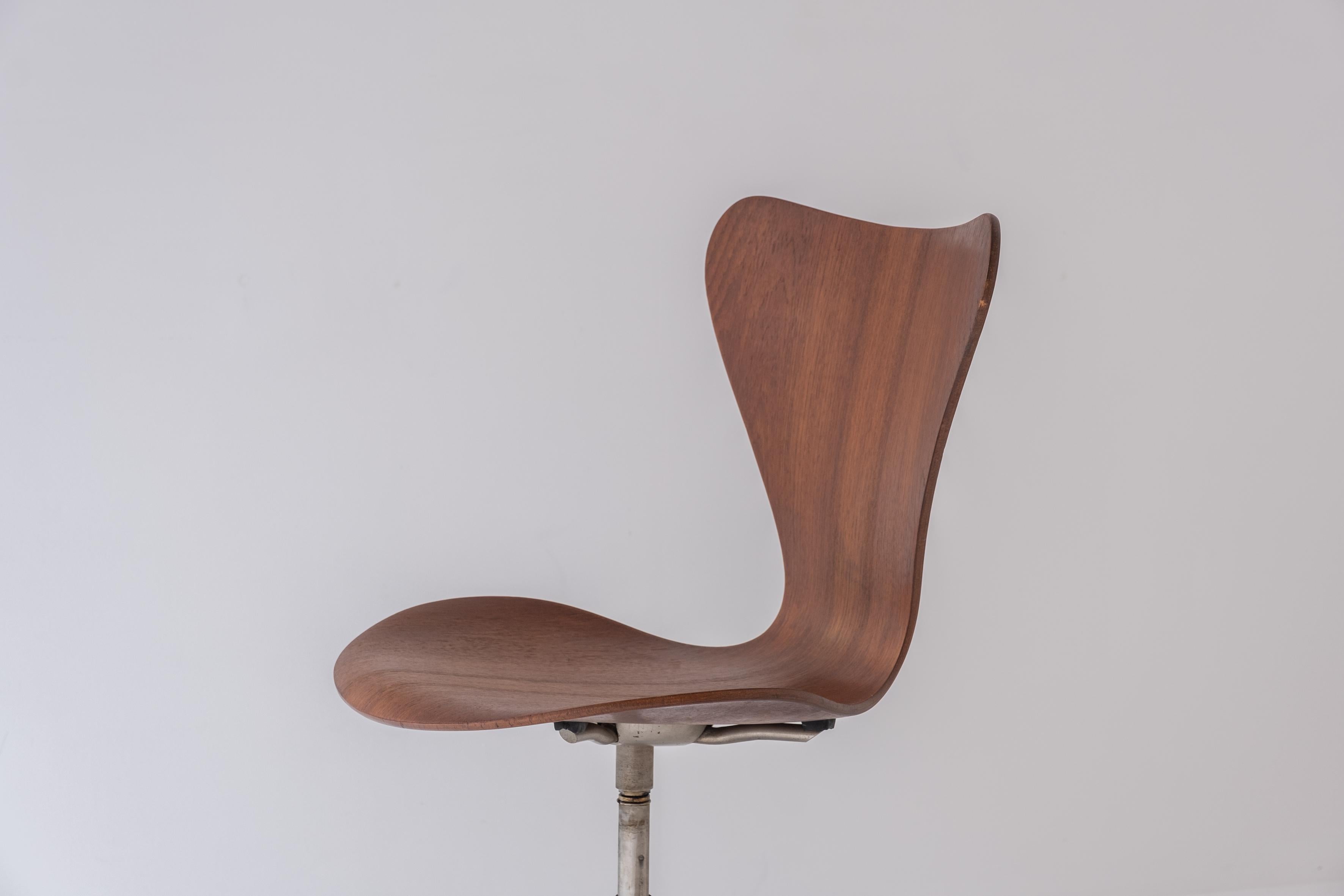 Danish ‘3117’ Swivel Desk Chair by Arne Jacobsen for Fritz Hansen, Denmark, 1955