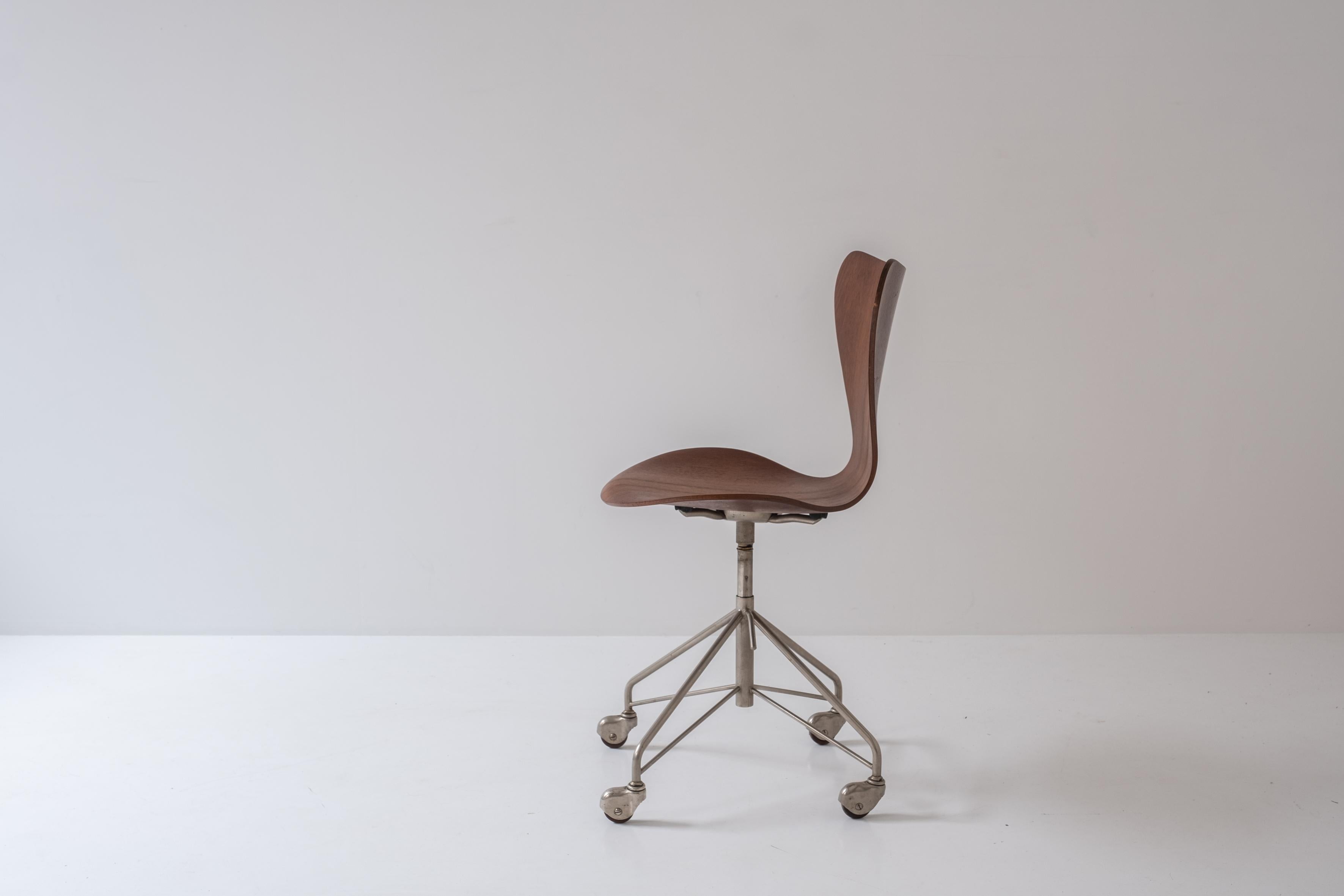 Teak ‘3117’ Swivel Desk Chair by Arne Jacobsen for Fritz Hansen, Denmark, 1955