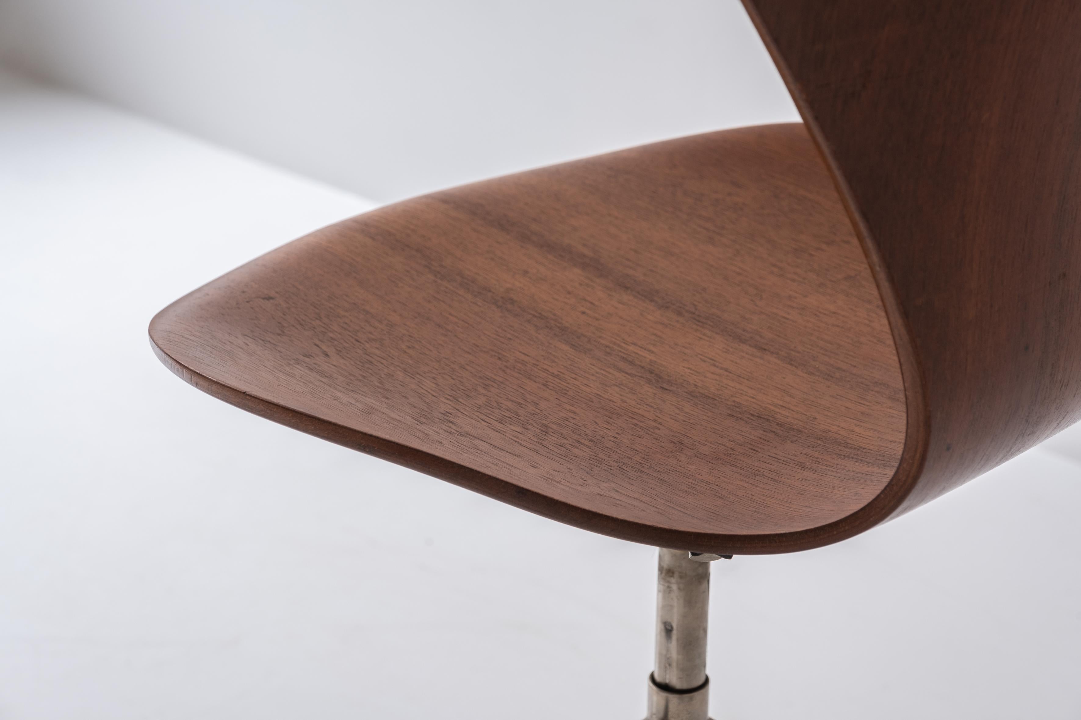 ‘3117’ Swivel Desk Chair by Arne Jacobsen for Fritz Hansen, Denmark, 1955 1