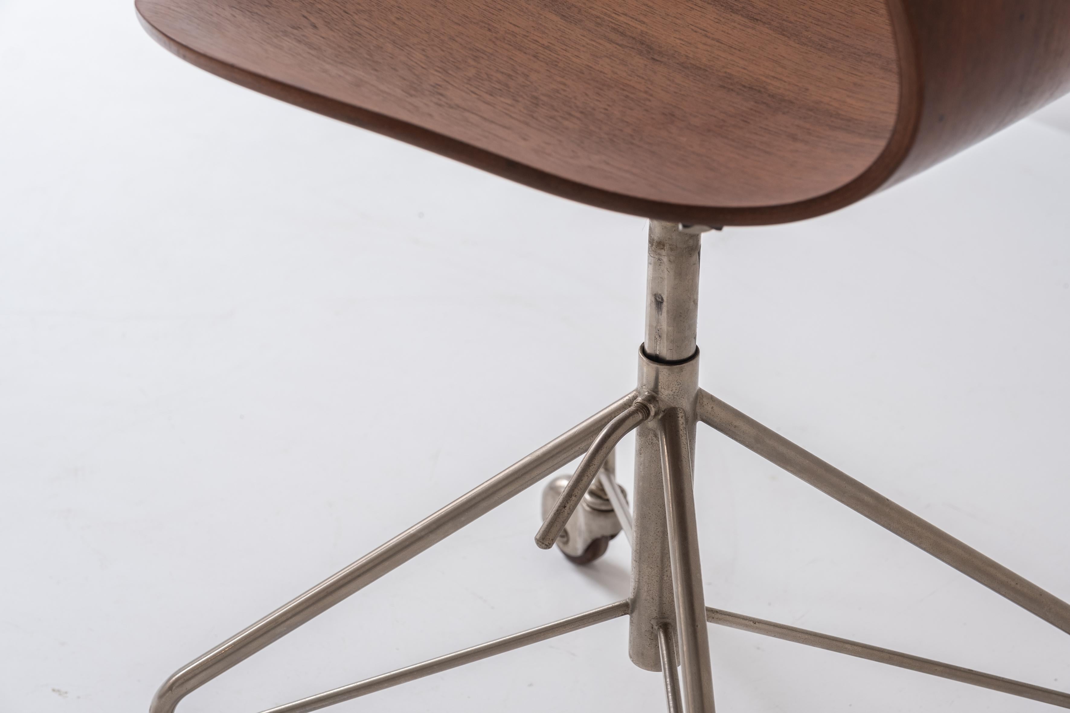 ‘3117’ Swivel Desk Chair by Arne Jacobsen for Fritz Hansen, Denmark, 1955 2