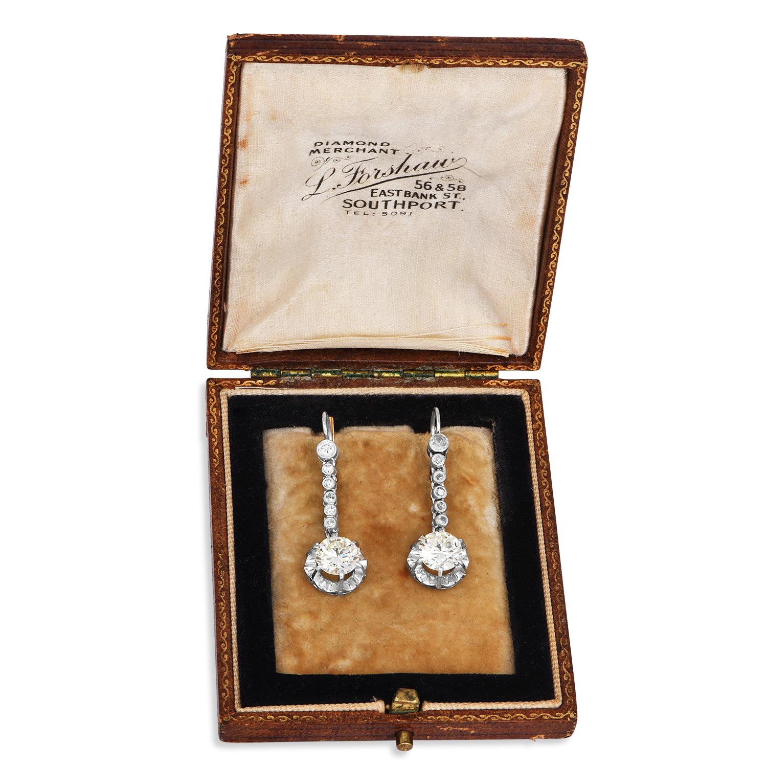 Art déco Boucles d'oreilles pendantes en or rose 18K avec diamant de 3,11 ct et platine en vente