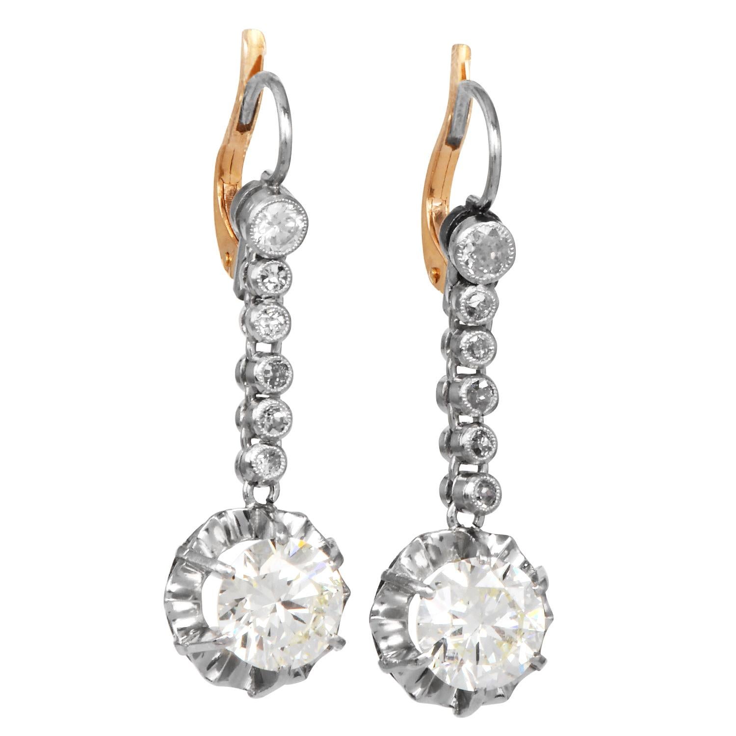 Boucles d'oreilles pendantes en or rose 18K avec diamant de 3,11 ct et platine en vente 1