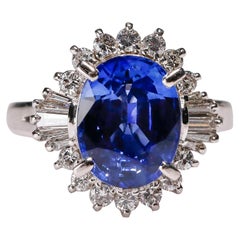 Bague de fiançailles halo en platine avec saphir bleu ovale de 3,11 carats et diamant de 0,61 carat