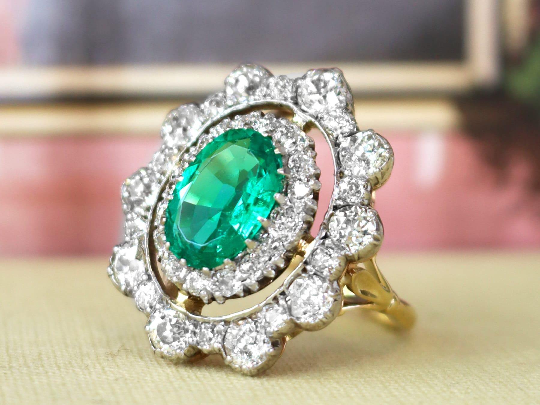 Cocktailring mit 3,12 Karat kolumbianischem Smaragd und 3,15 Karat Diamant (Ovalschliff) im Angebot