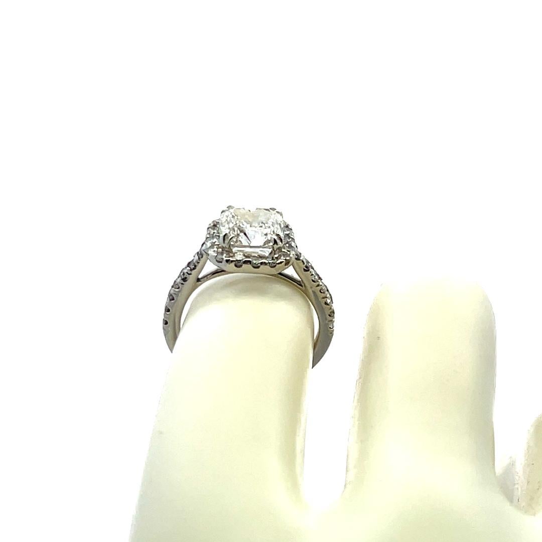 Anello di fidanzamento in platino con diamante tondo e brillante a cuscino da 3,12 carati in vendita 3