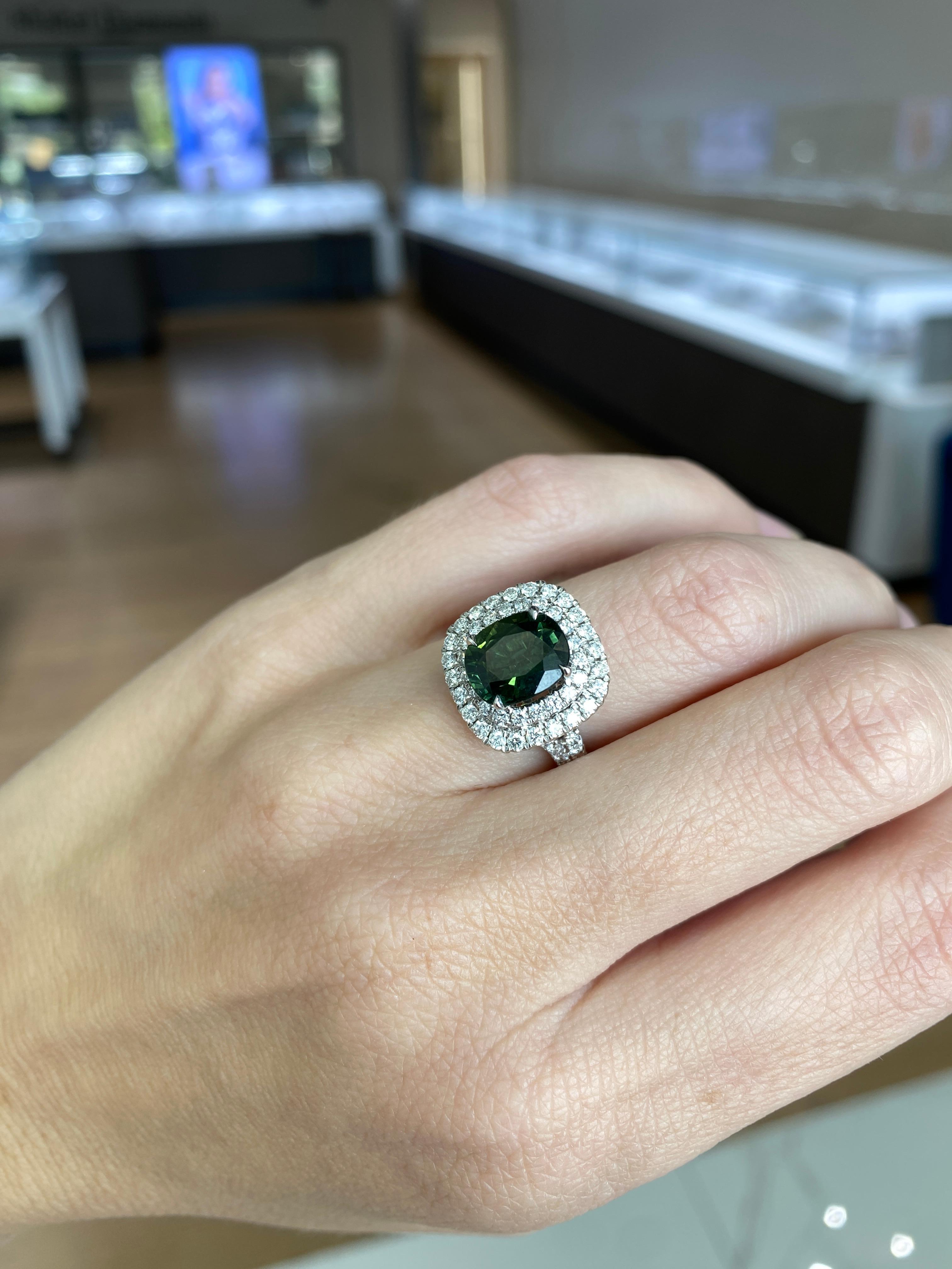Zafiro verde talla cojín de 3,12 quilates 