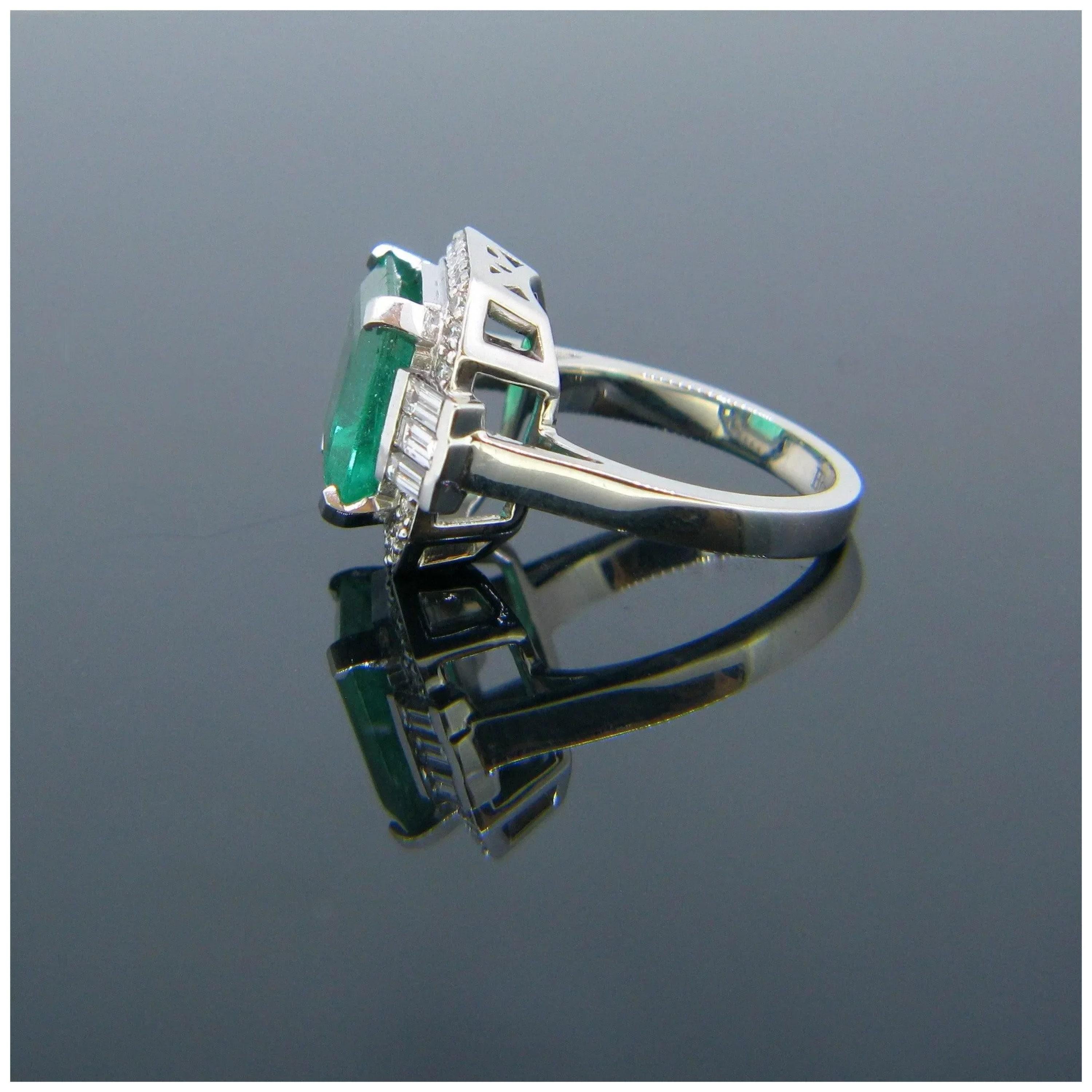 For Sale:  3.12 Carat Natural Emerald Diamond Engagement Ring Natural Diamond Wedding Ring  5