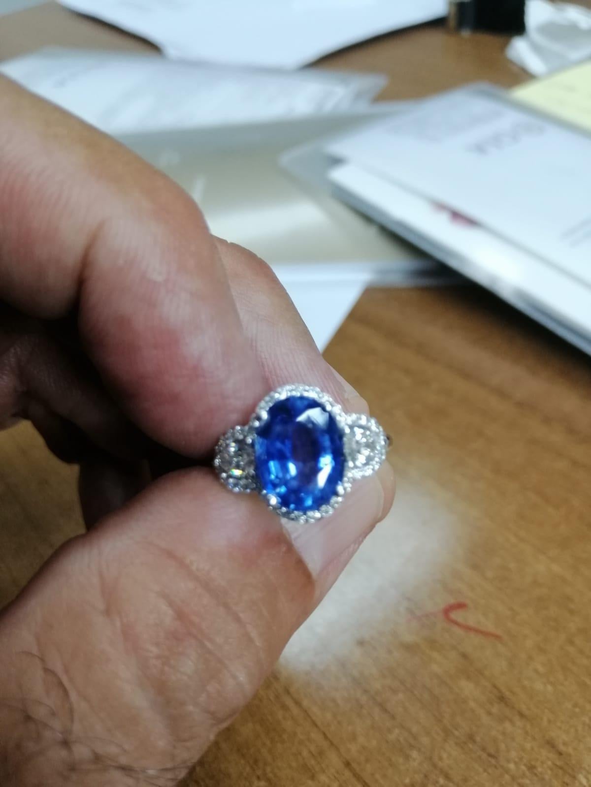 3.12 Carat Sri Lanka Sapphire GIA Certified Unheated Ceylon Ring Oval Cut In New Condition In Hong Kong, Hong Kong