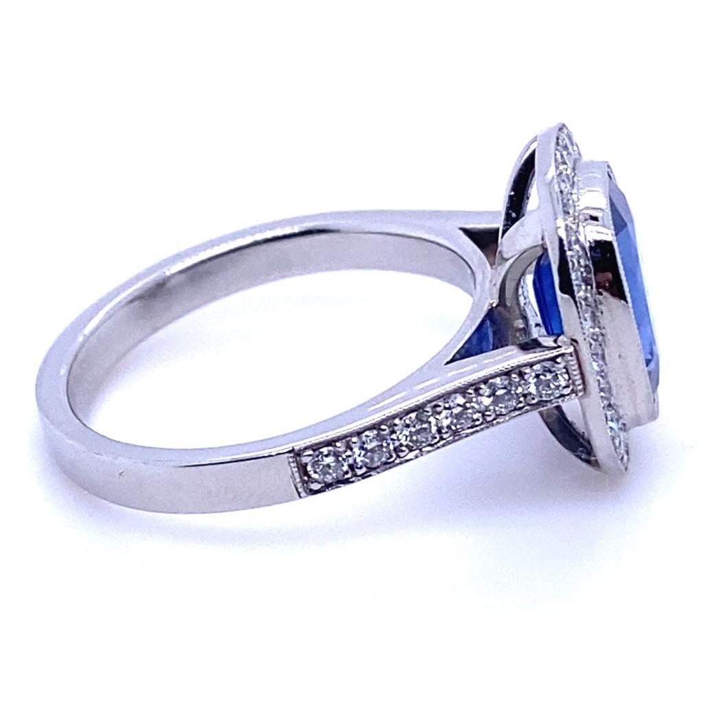 Verlobungsring aus Platin mit 3,12 Karat Saphiren und Diamanten (Moderne) im Angebot
