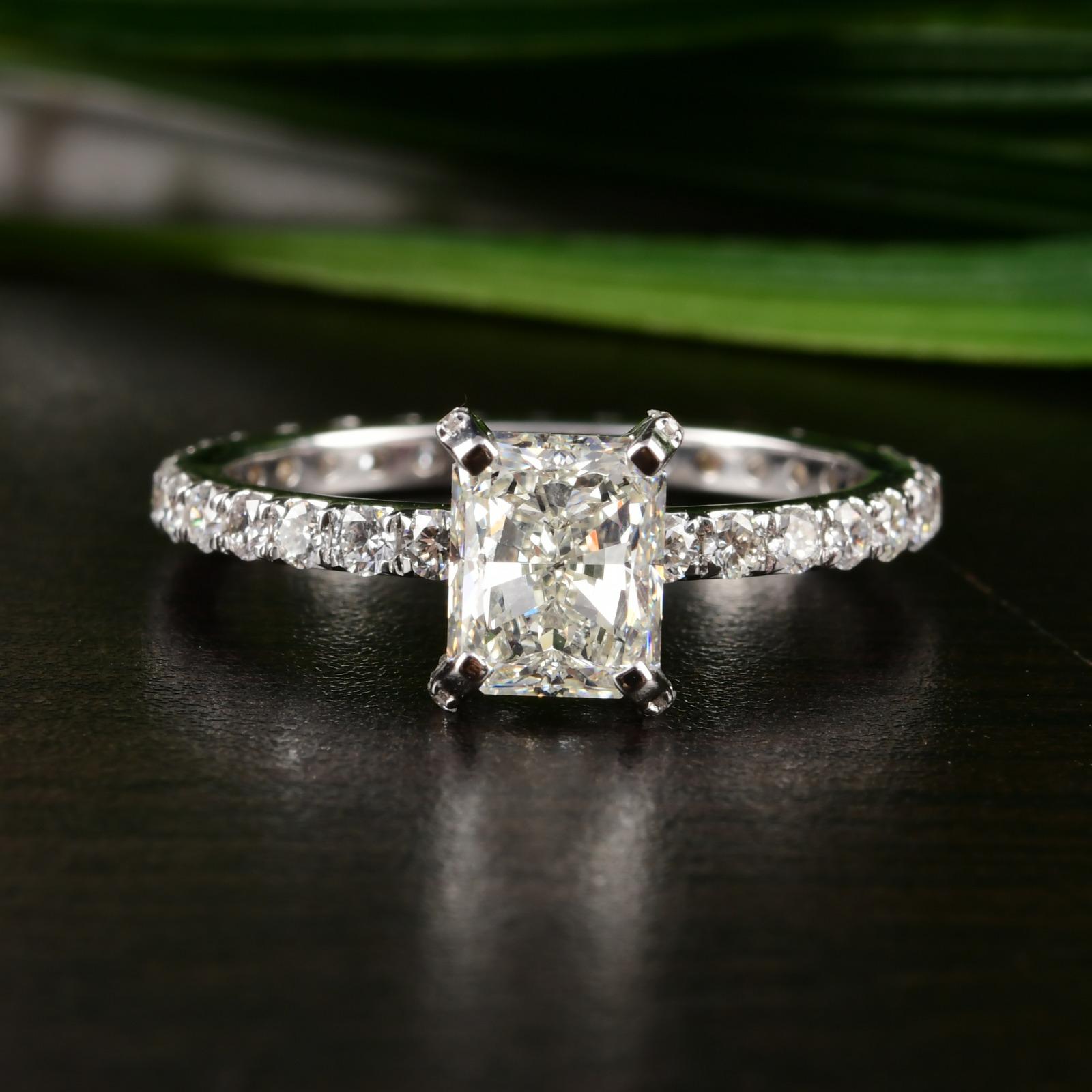 3,12 quilates SI Claridad HI Color Anillo solitario con banda de diamantes Oro blanco 14 quilates Moderno en venta