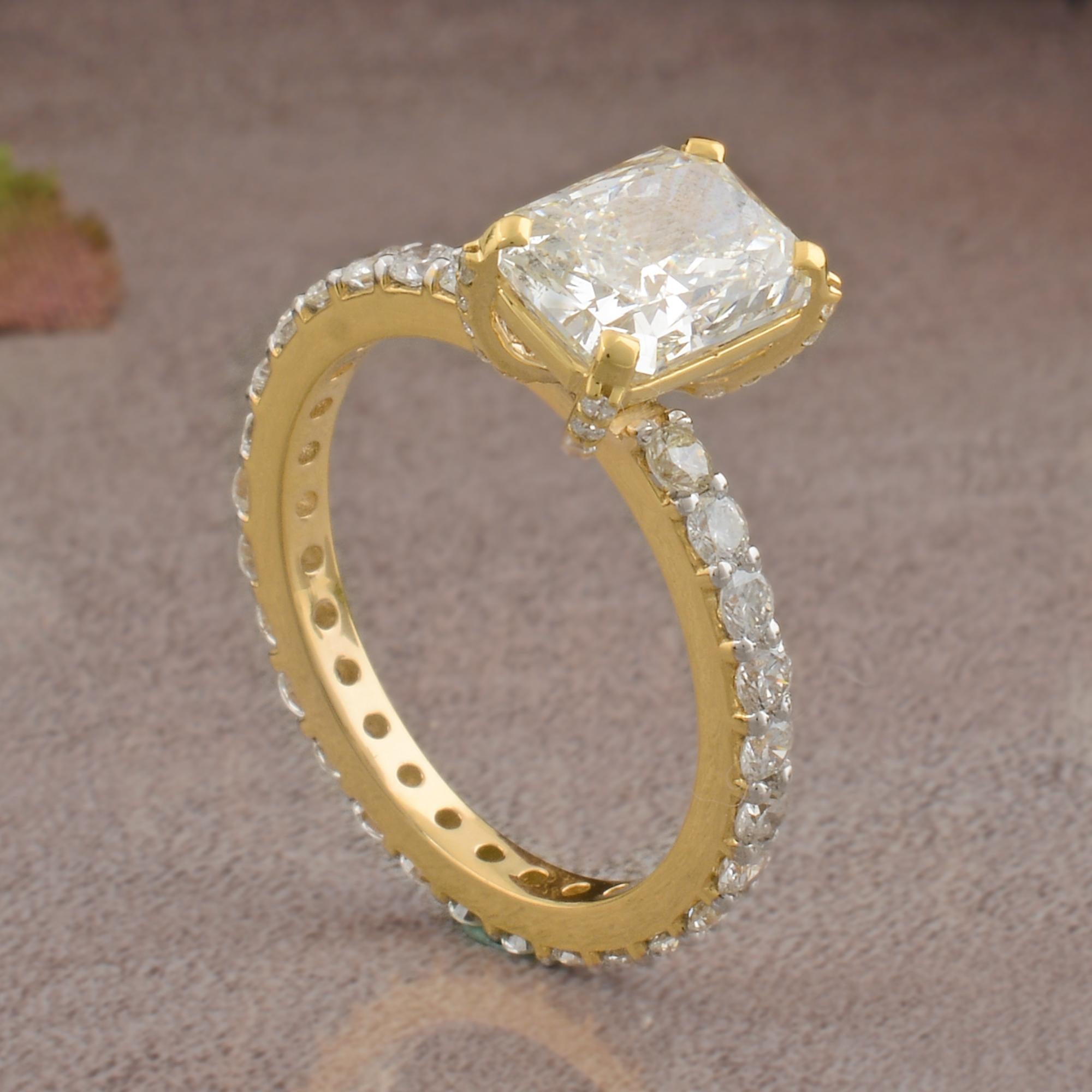 Modern 3.12 Carat SI Clarity HI Color Solitaire Diamond Band Ring 14 Karat Yellow Gold For Sale