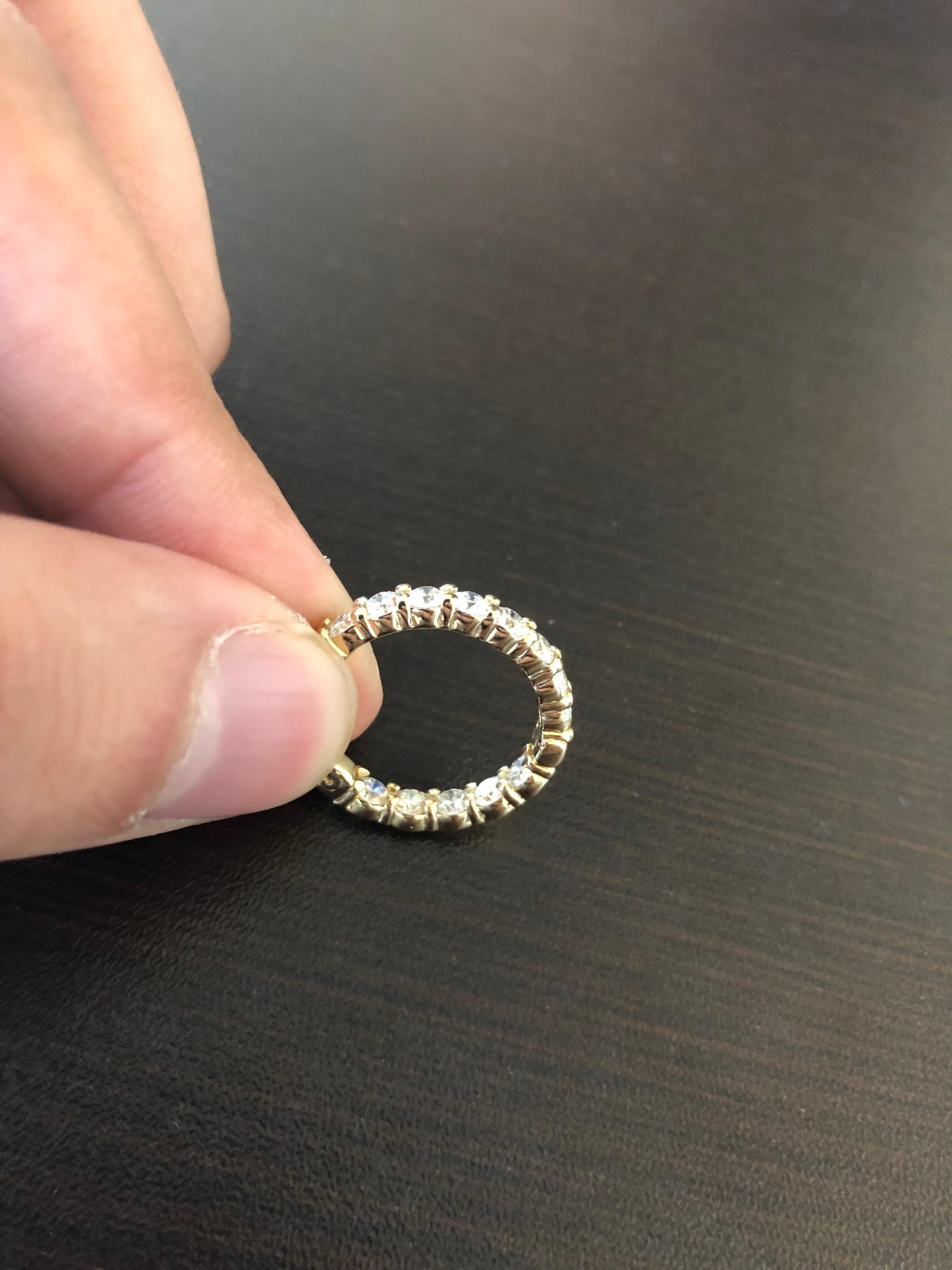 3.12 Carat Yellow Gold Diamond Hoop Earrings In New Condition For Sale In Great Neck, NY