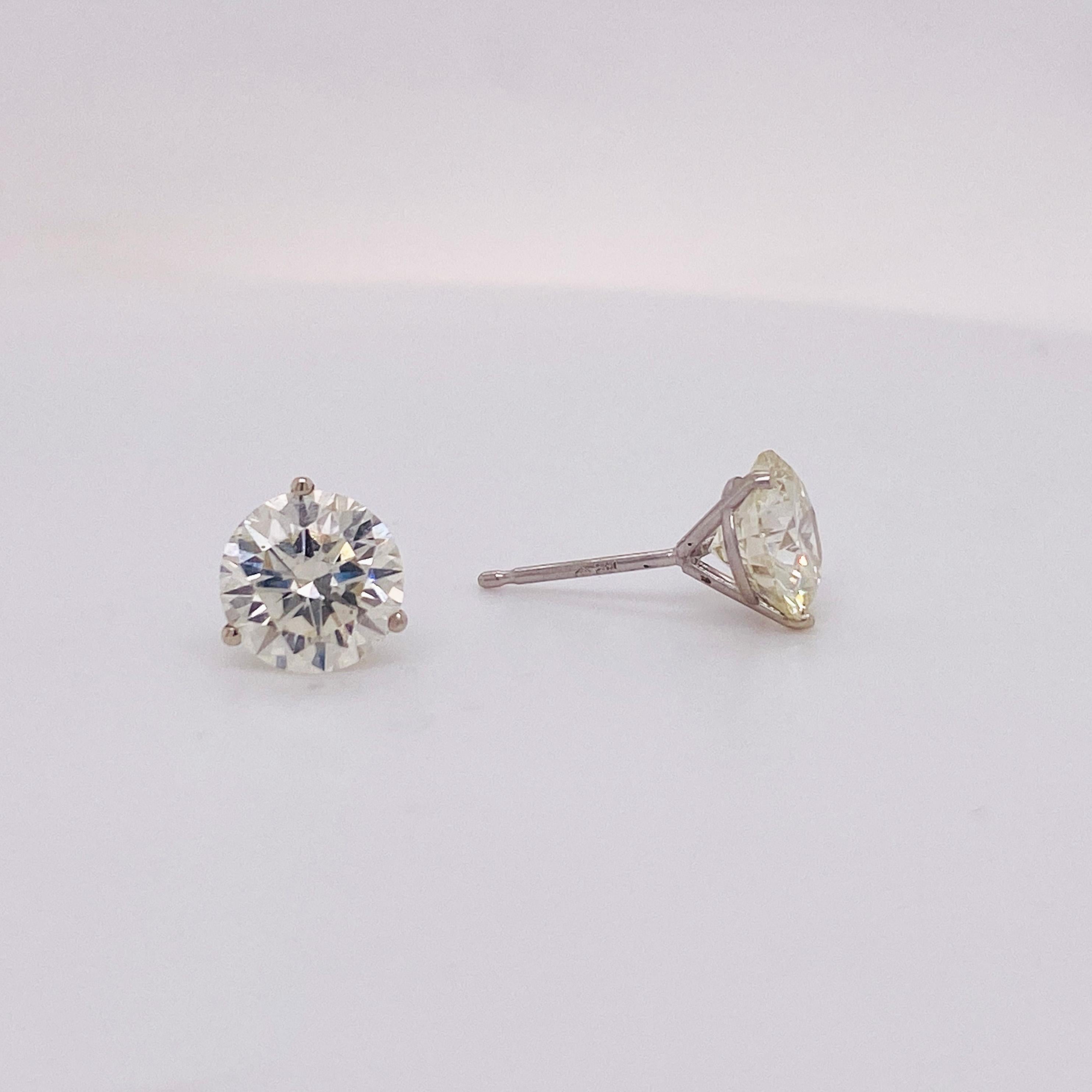 Modern 3.12 Carats Diamond Pair Martini Stud Earrings in 14K Gold Lv For Sale