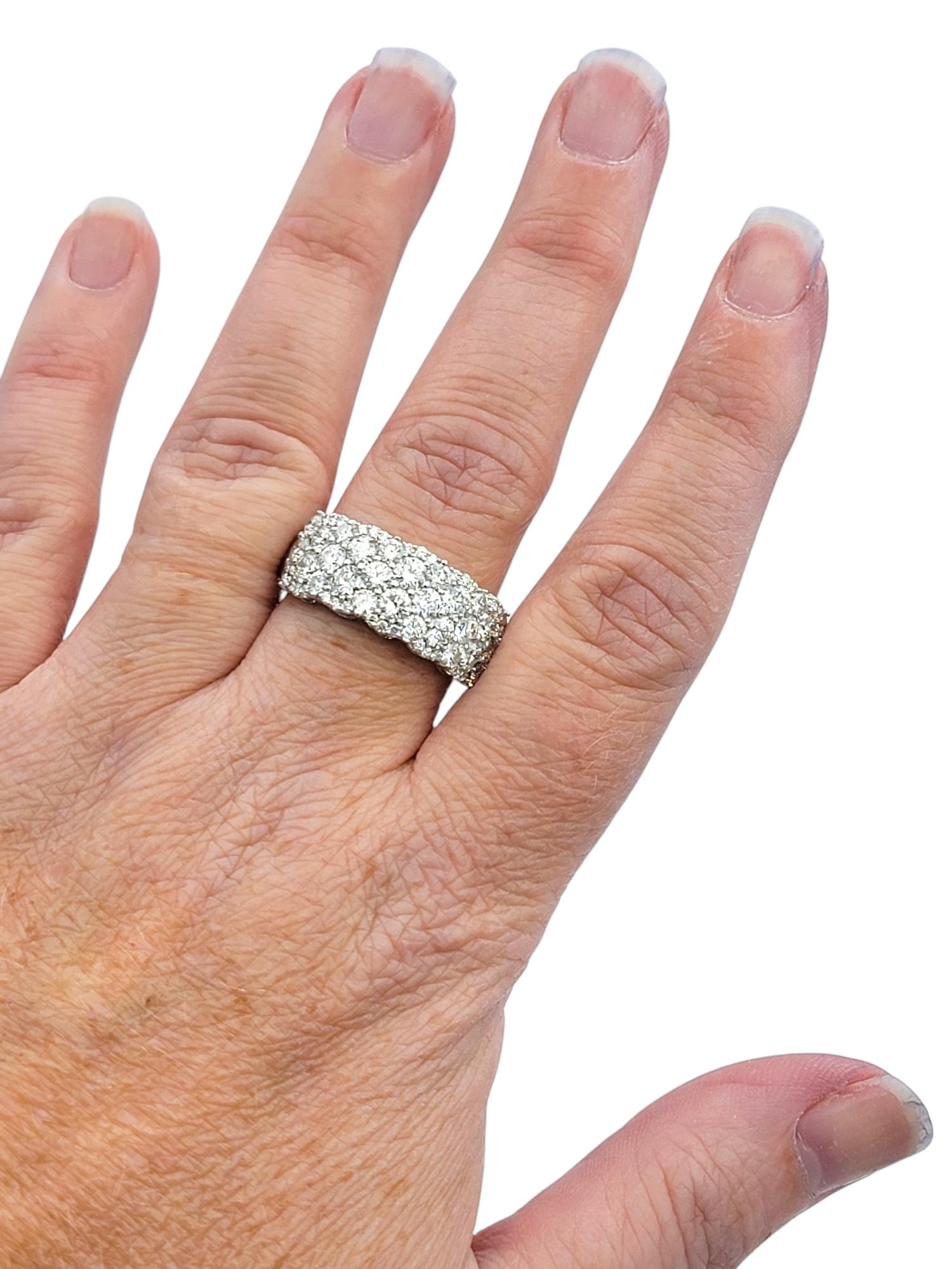 Bague à plusieurs rangées de diamants en or blanc 14 carats de 3,12 carats au total en vente 3