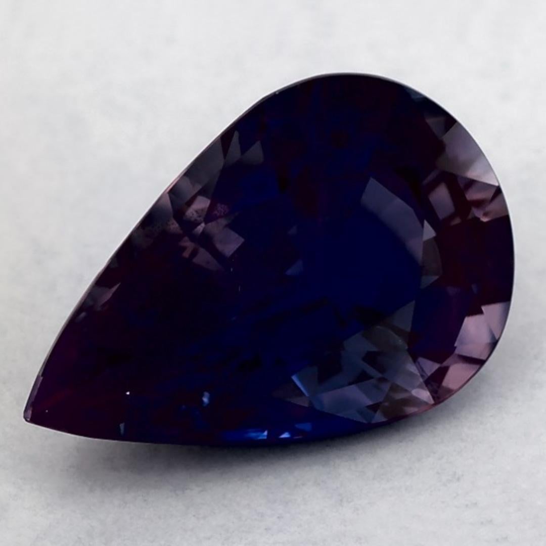 Ein sehr wertvoller September-Geburtsstein mit einer bezaubernden blauen Farbe. Man glaubt, dass sie dem Leben Glück und Reichtum bringen.

Entdecken Sie die lebendige Kollektion von Smaragden, Rubinen und Saphiren in unserem Geschäft, die als lose