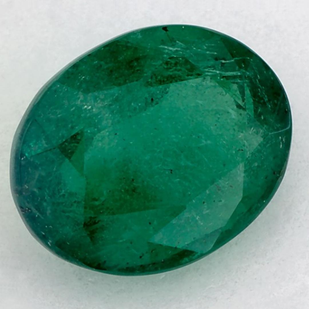Con una vibrante tonalità di colore verde, la pietra natale di maggio è un simbolo della rinnovata crescita primaverile. 

Esplora la vivace collezione di smeraldi, rubini e zaffiri nel nostro negozio, disponibili come gemme sciolte e abbinabili