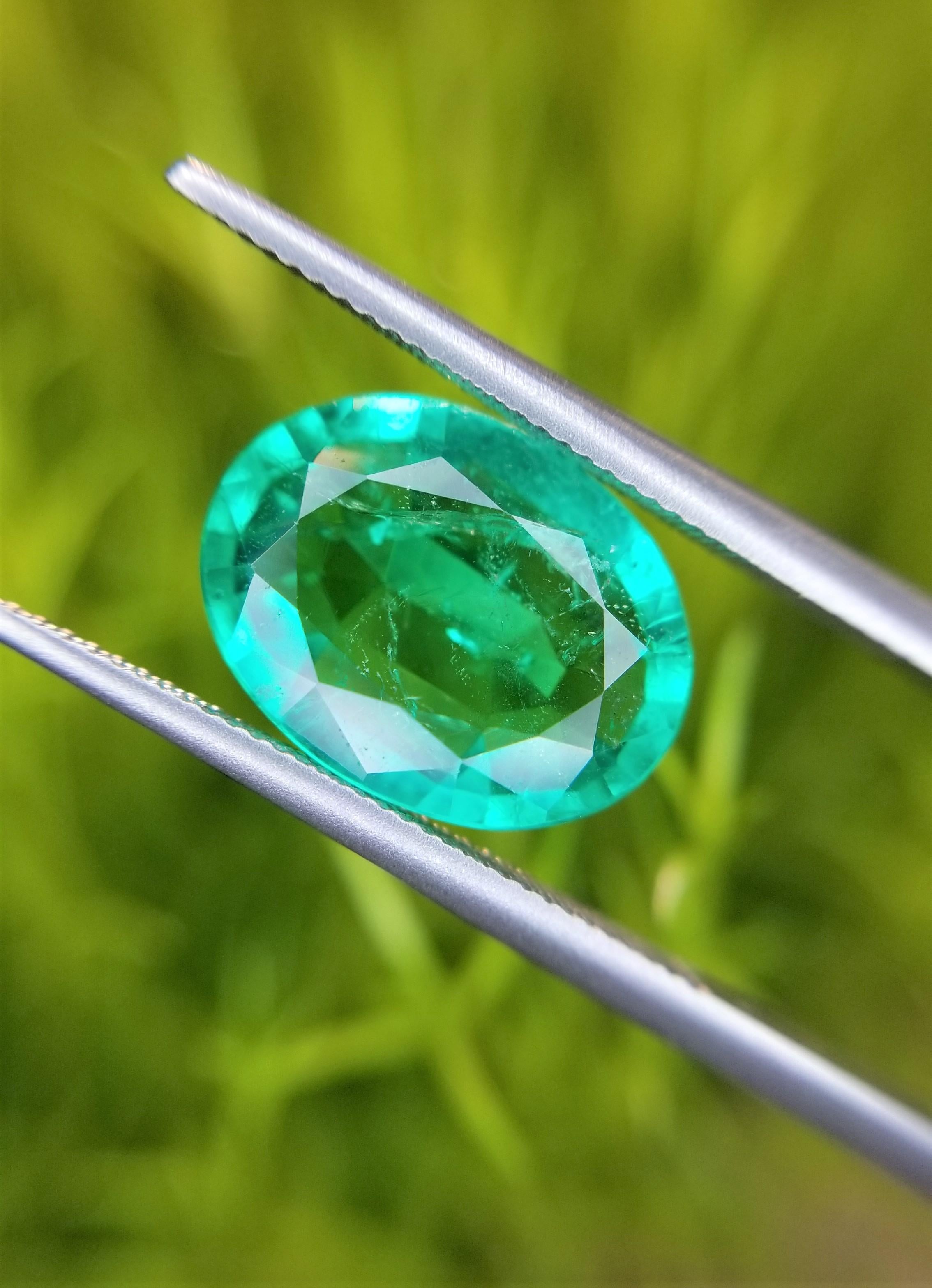 Contemporary 3.12 Ct Weight Oval Shaped Green Color IGITL Certified Emerald Gemstone Pendant For Sale