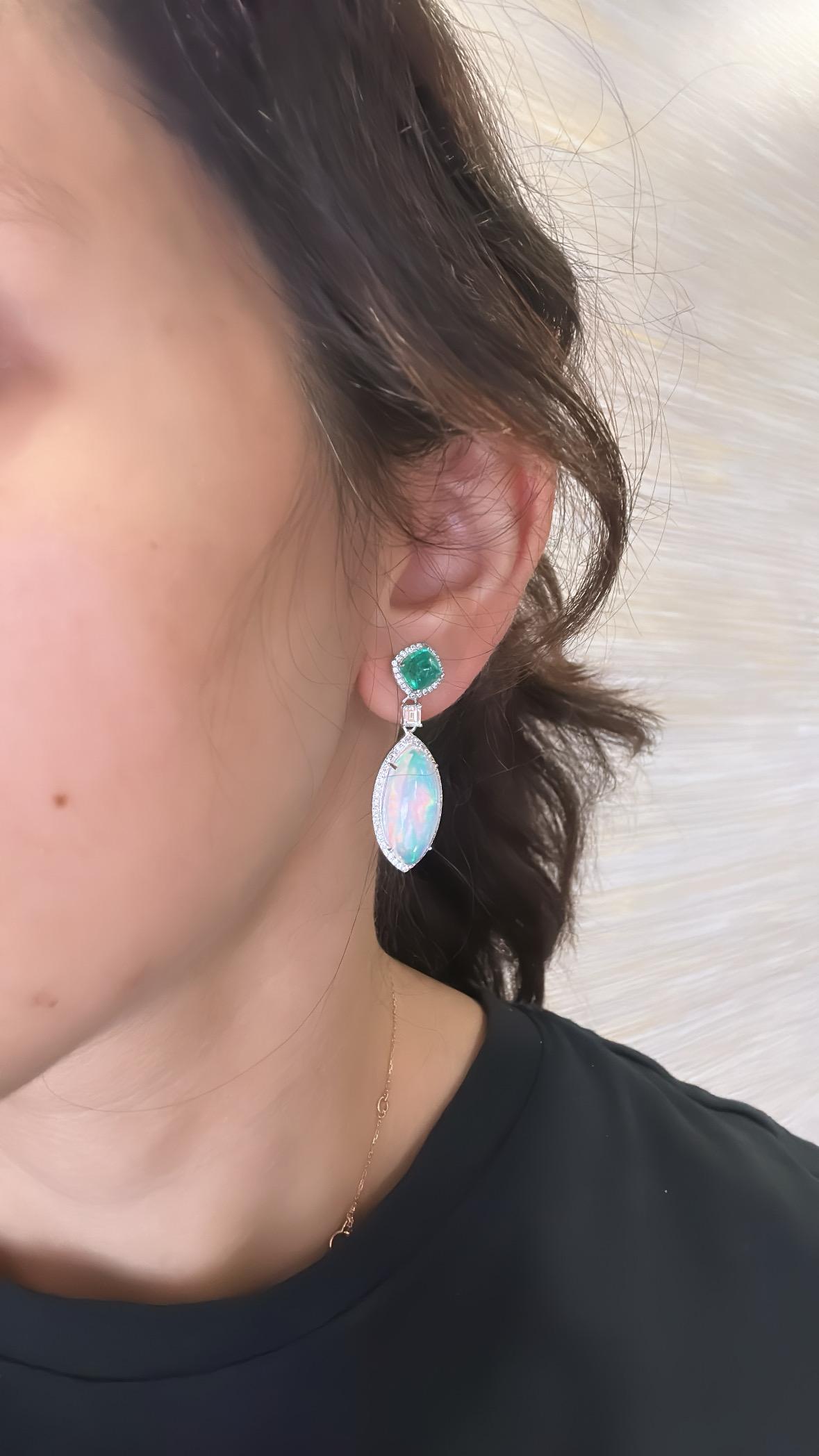 Boucles d'oreilles pendantes en émeraude colombienne de 3,12 carats, opale éthiopienne et diamant en vente 4