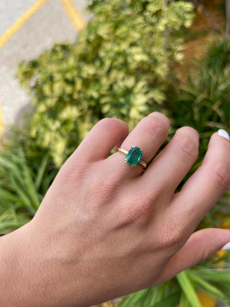 3.12ct 14K Gold Elongated Cushion Emerald Solitaire Ring Gift In New Condition For Sale In Jupiter, FL