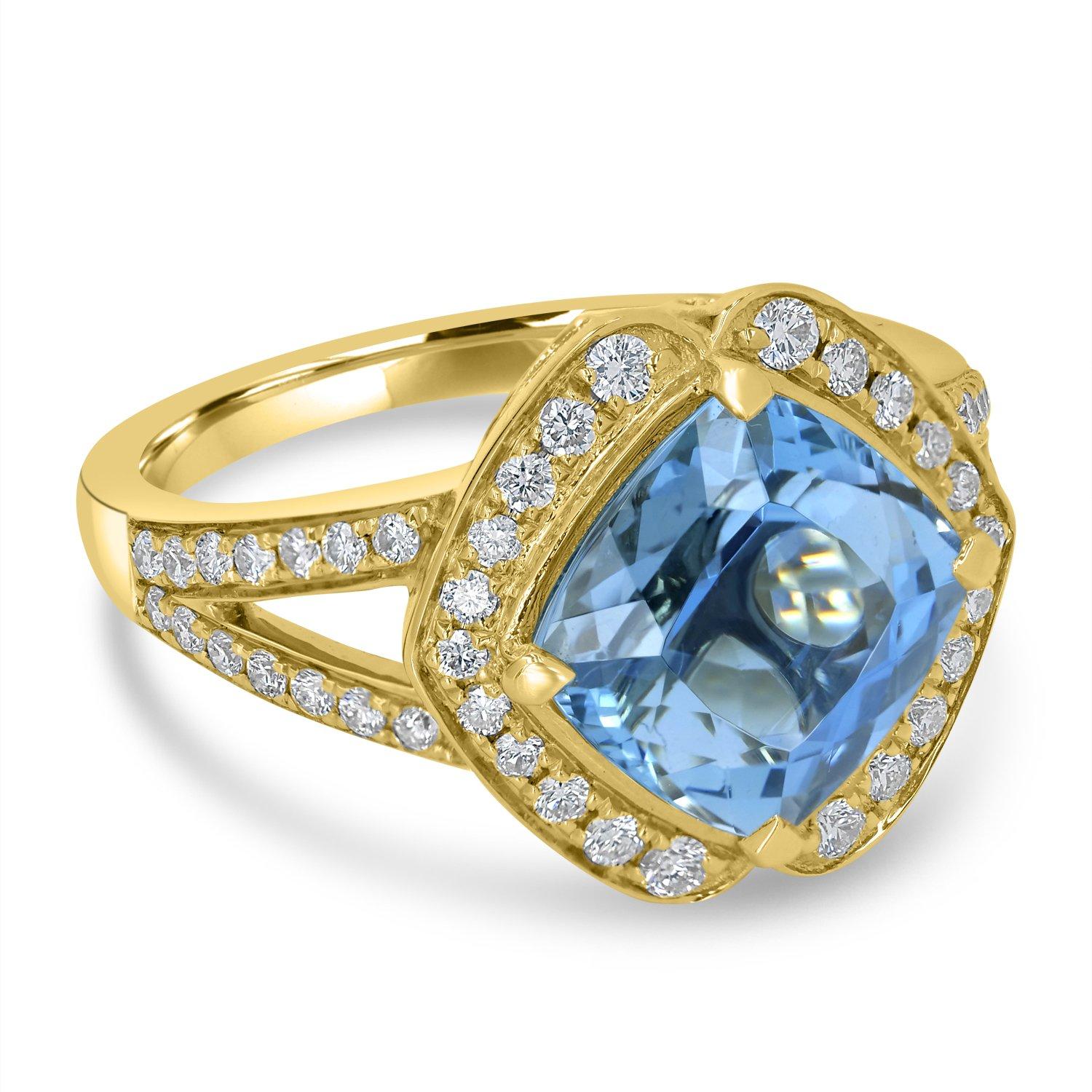 3.12ct Aquamarine Ring with 0.42Tct Diamonds Set in 14K Yellow Gold In New Condition For Sale In New York, NY