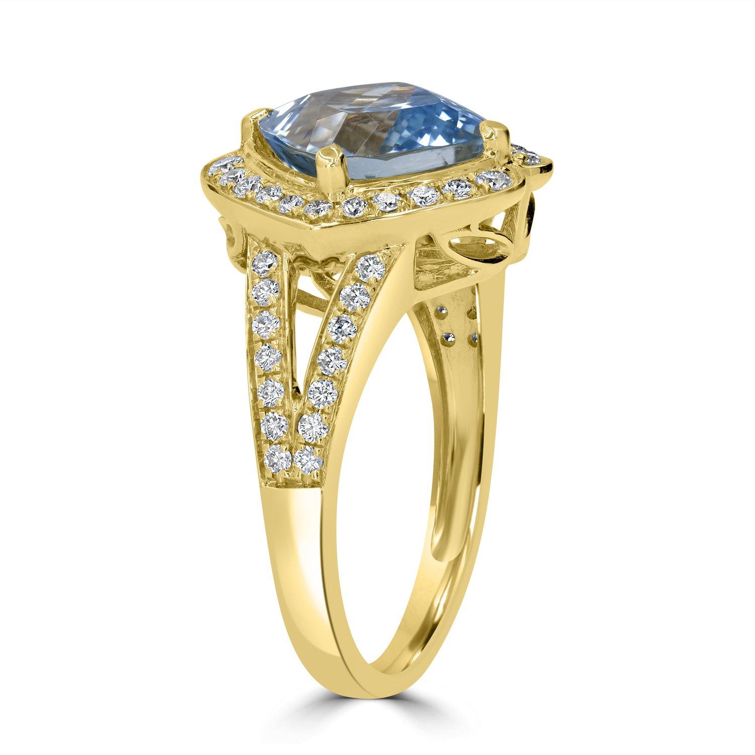Women's 3.12ct Aquamarine Ring with 0.42Tct Diamonds Set in 14K Yellow Gold For Sale