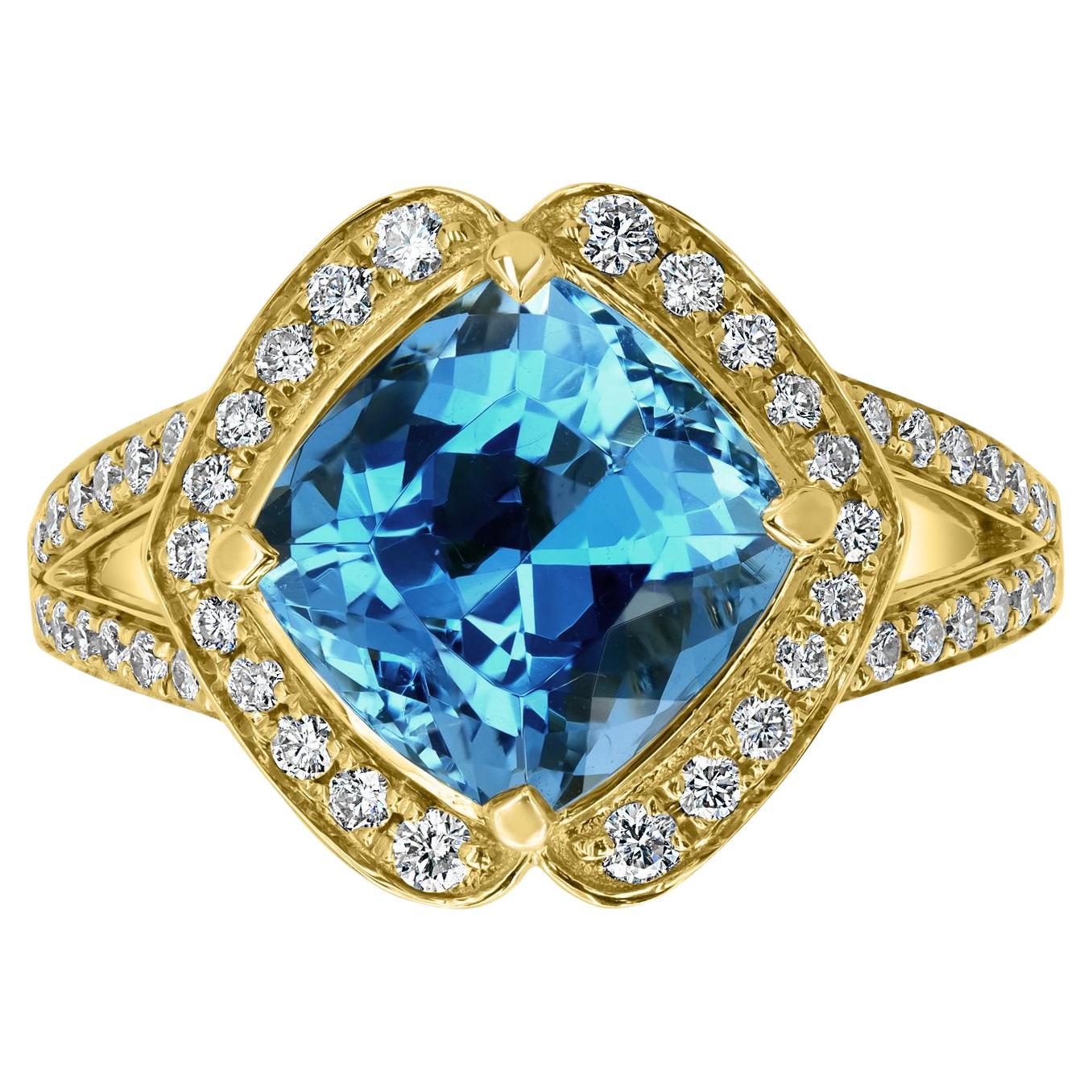 3.12ct Aquamarine Ring with 0.42Tct Diamonds Set in 14K Yellow Gold For Sale