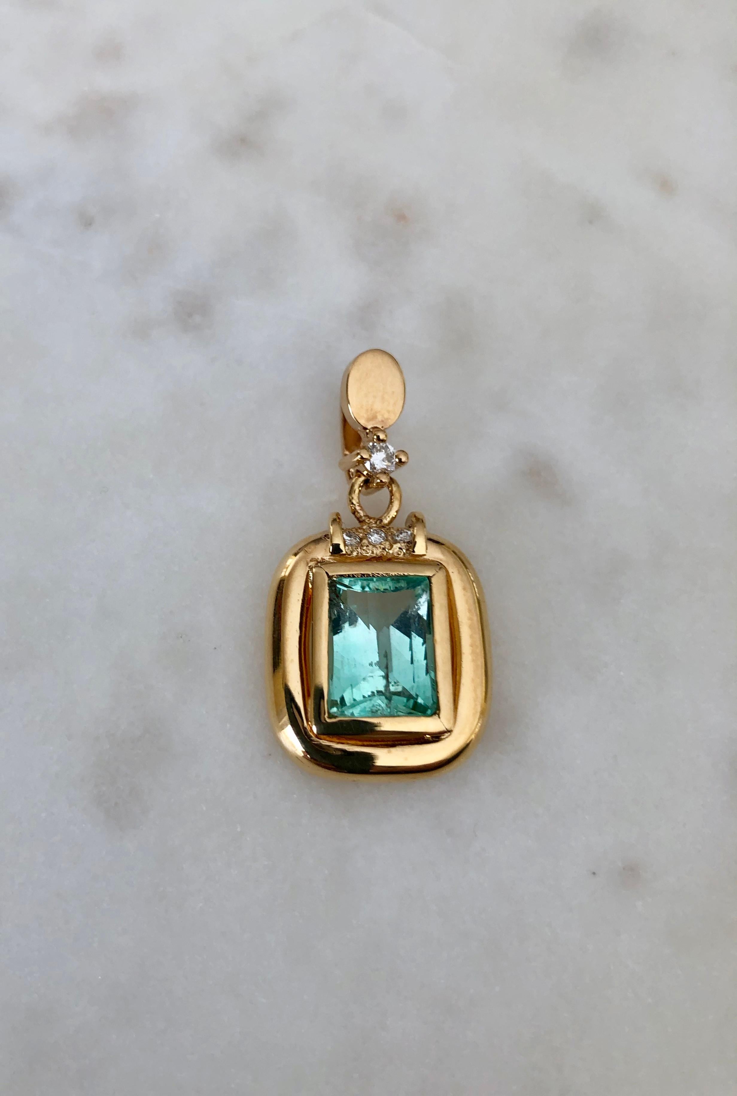 Women's Estate Natural Colombian Emerald Diamond Pendant 18 Karat