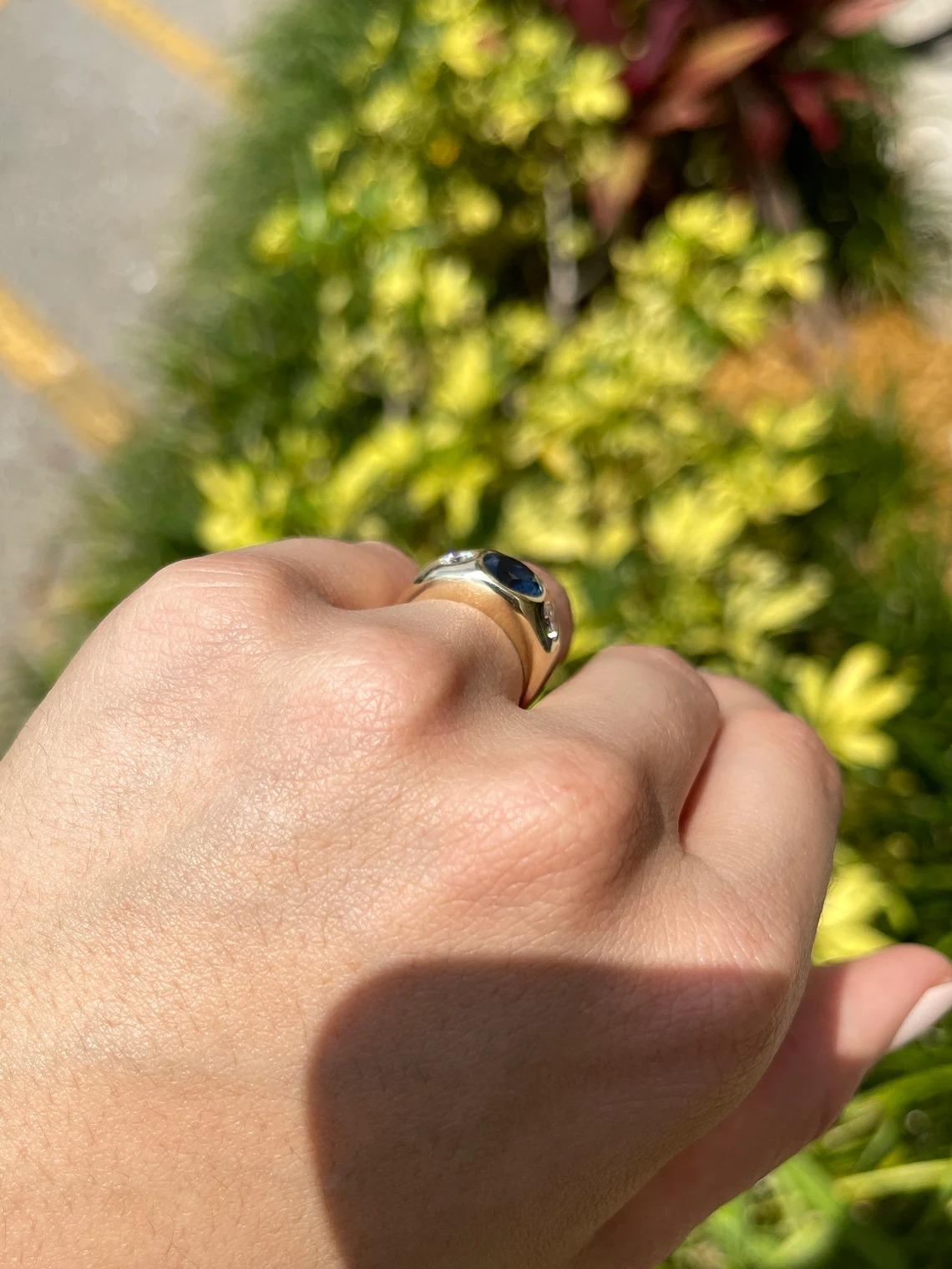 3,12tcw 18K Goldring mit drei Steinen, natürlicher Saphir & runder Diamant, Zigeuner-Lünette für Damen oder Herren