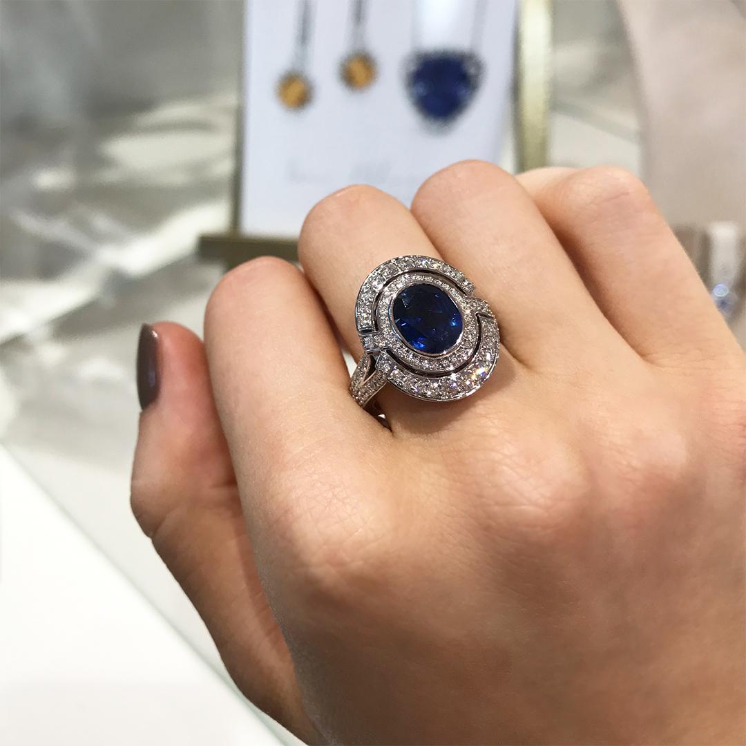 Modern 3.13 Carat Blue Sapphire 18 Carat White Gold Diamond Halo Ring For Sale