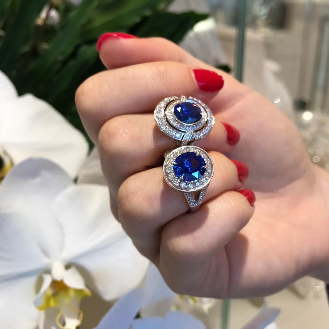 3.13 Carat Blue Sapphire 18 Carat White Gold Diamond Halo Ring In New Condition For Sale In Woollahra, New South Wales