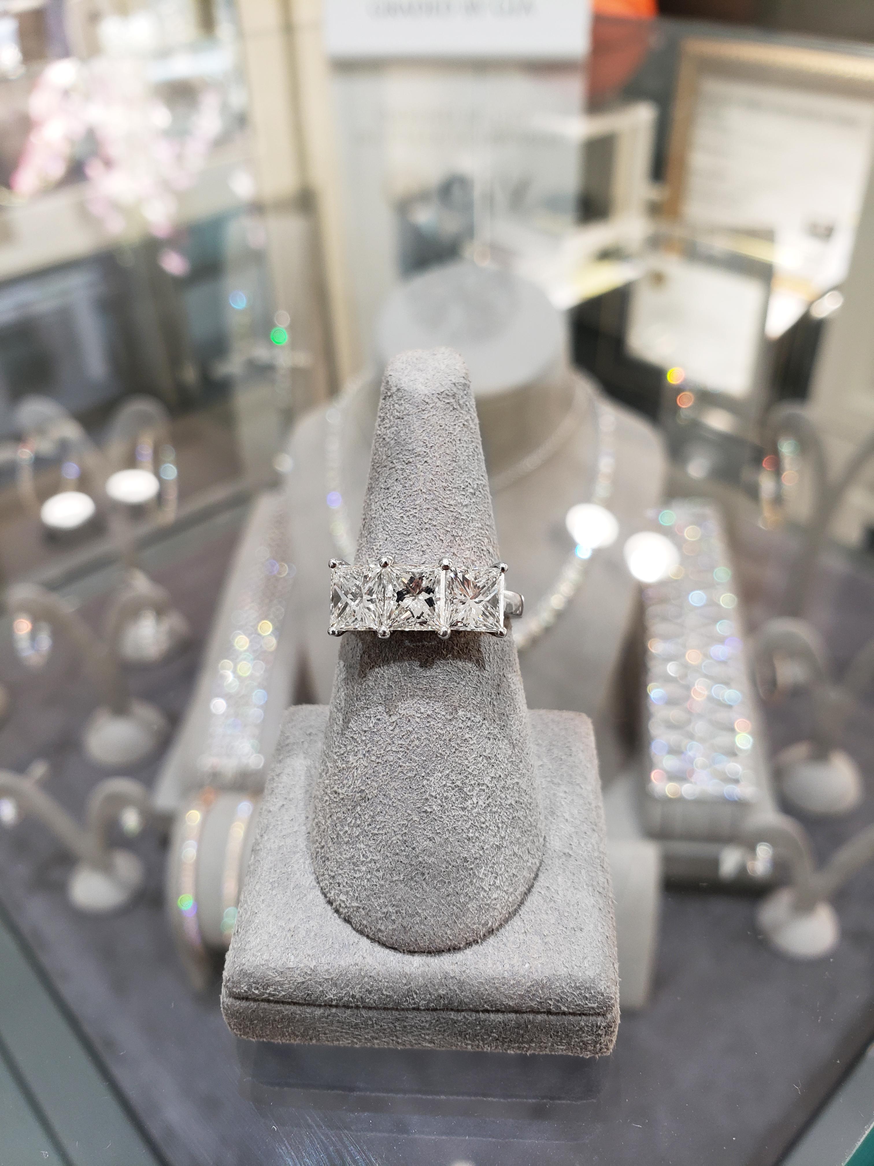 Contemporary Roman Malakov 3.13 Carats Total Princess Cut Diamond Three-Stone Wedding Band For Sale
