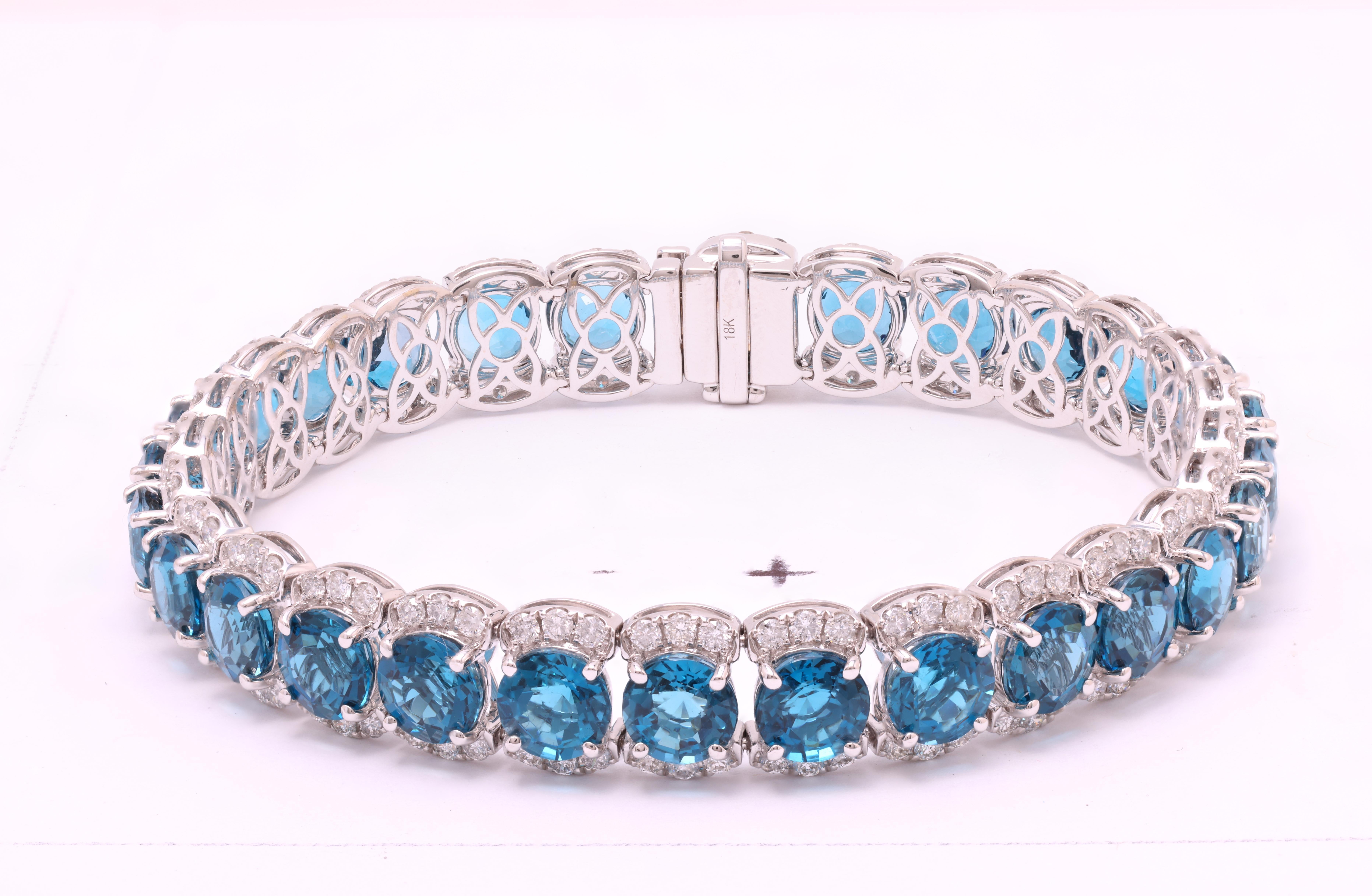Contemporary 31.33 Carat Step Cut Blue Topaz & 3.10 Carat Natural Diamond Bracelet 18W ref456 For Sale