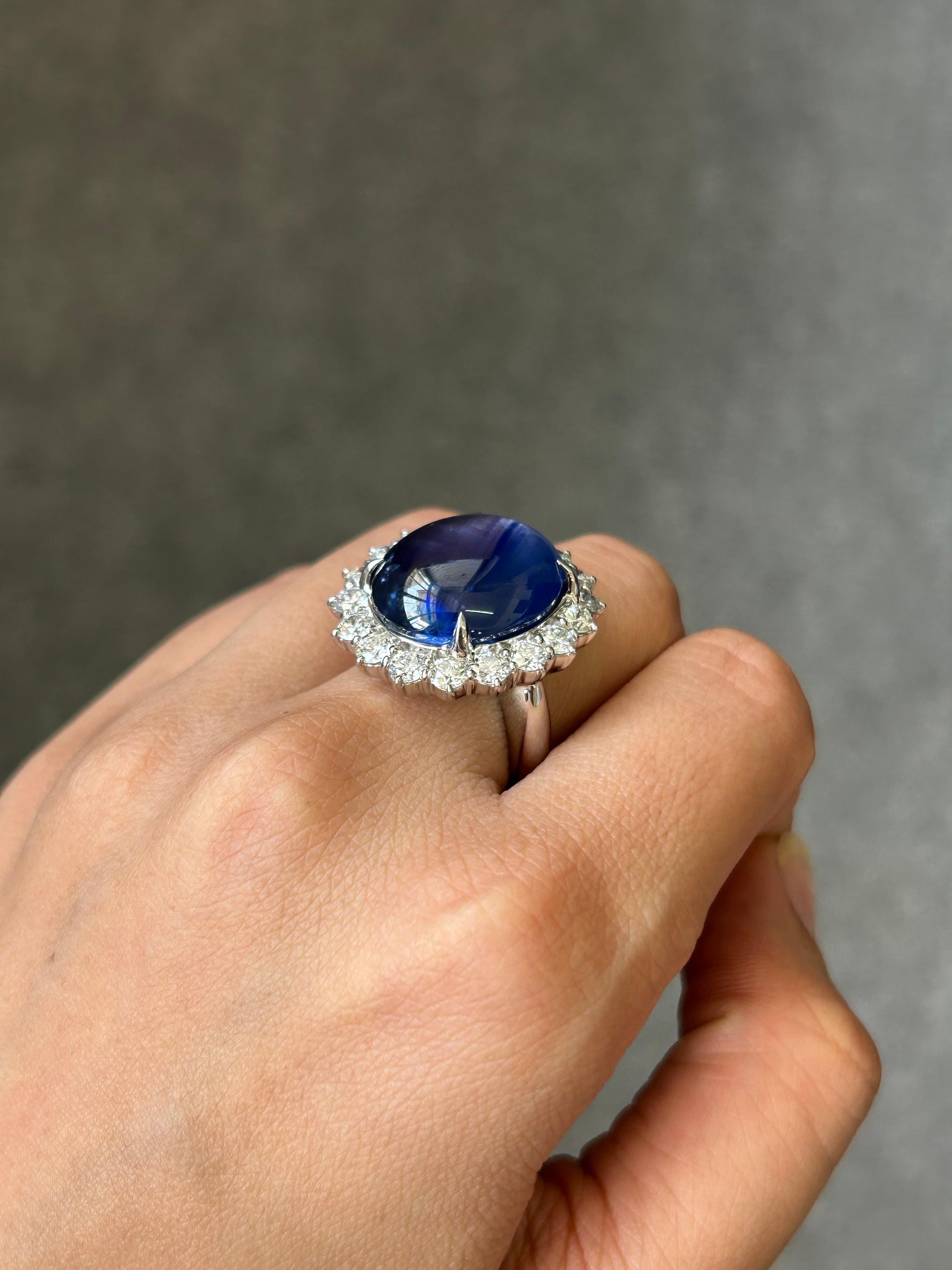 Cabochon Anello con zaffiro blu a stella e diamante da 31,36 carati