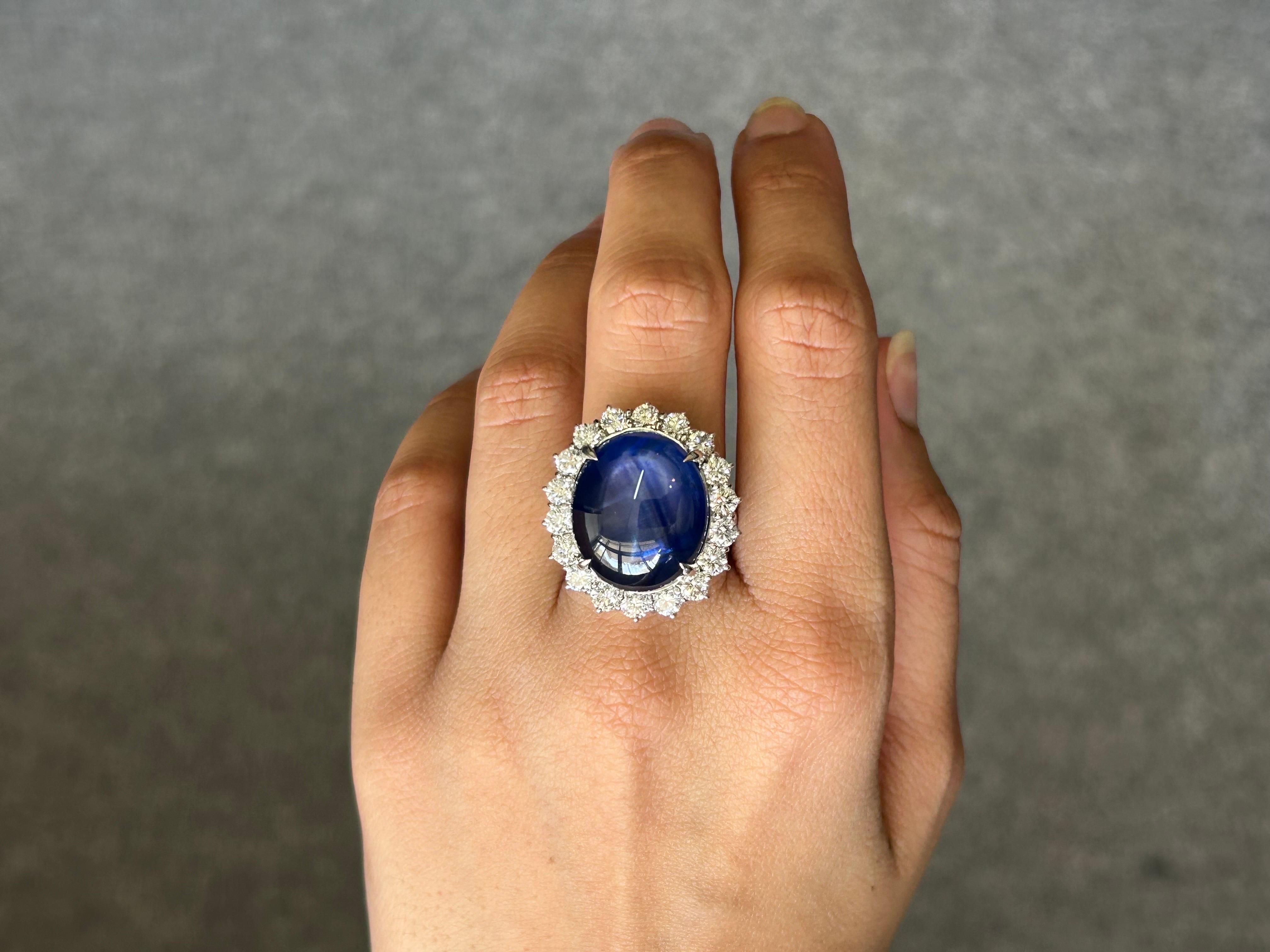 Bague en saphir bleu étoilé de 31,36 carats et diamants  en vente 2