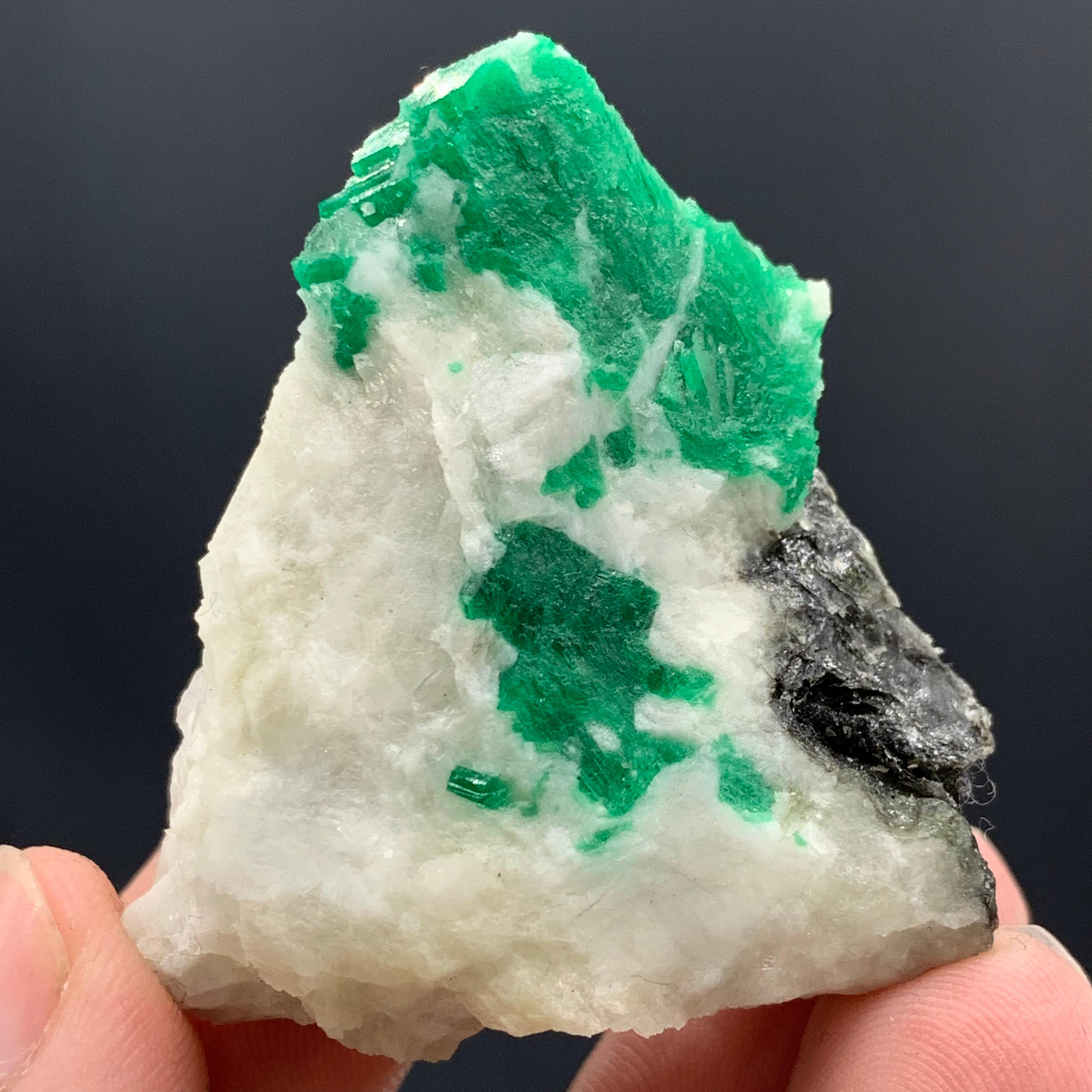 31.37 Gram Incredible Emerald Specimen From Swat Valley, Pakistan  In Fair Condition For Sale In Peshawar, PK