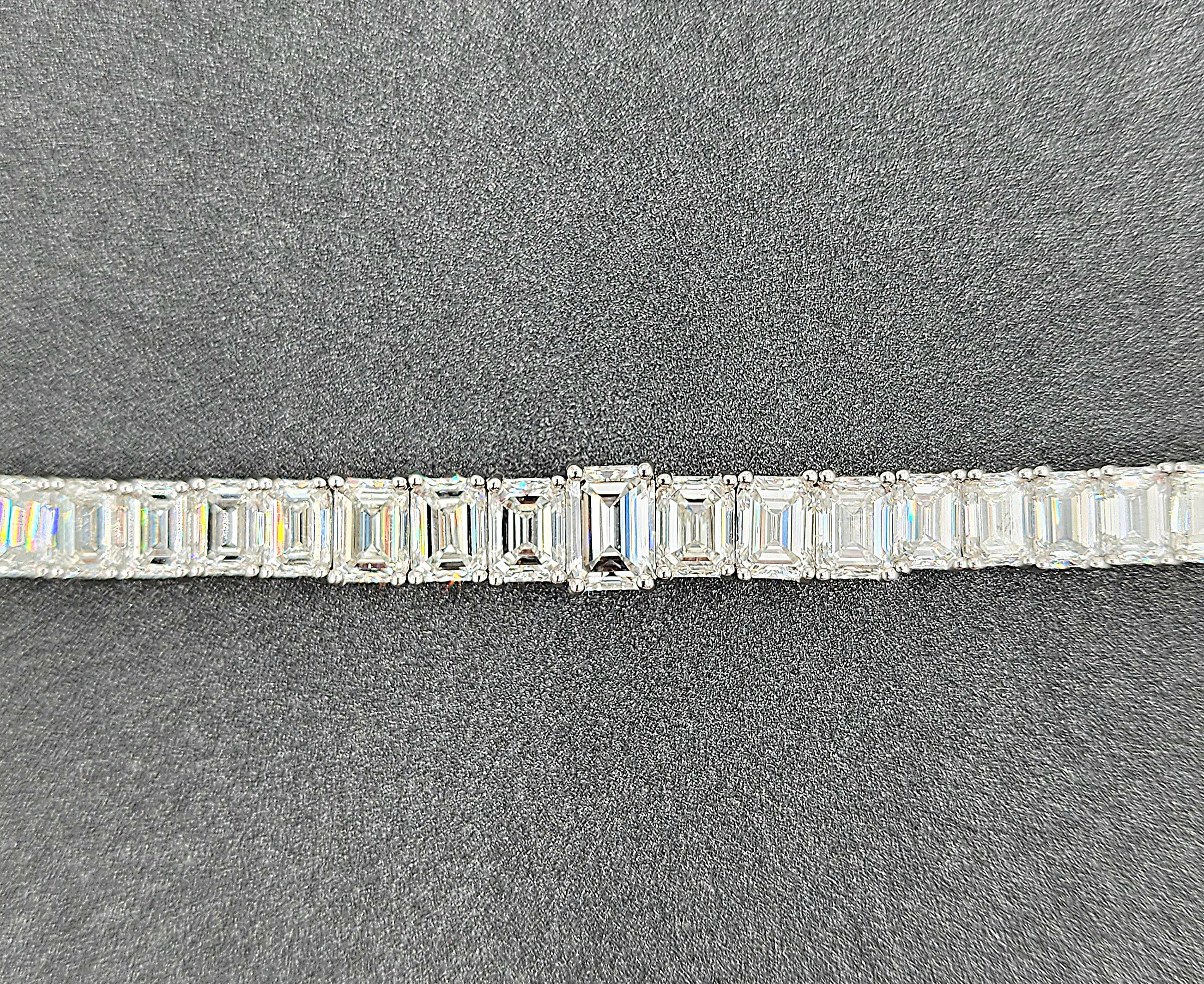 31.38 ct Graduated GIA Emerald-Cut Diamond Necklace In New Condition For Sale In Chicago, IL