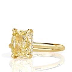 Bague de fiançailles 3.13ct Fancy Light Yellow Elongated Cushion Cut Diamond