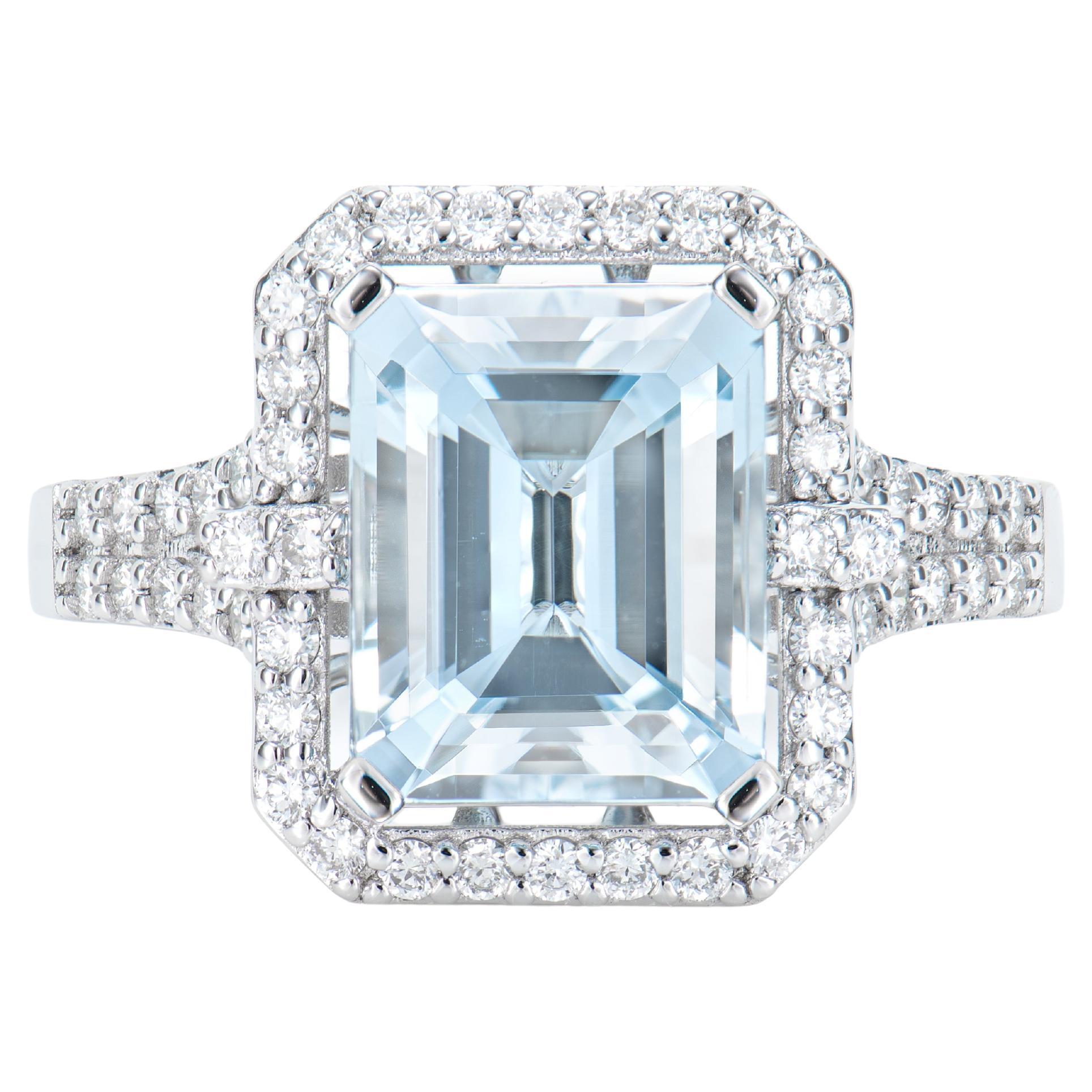 3.14 Carat Aquamarine Elegant Ring in 18 Karat White Gold with White Diamond For Sale