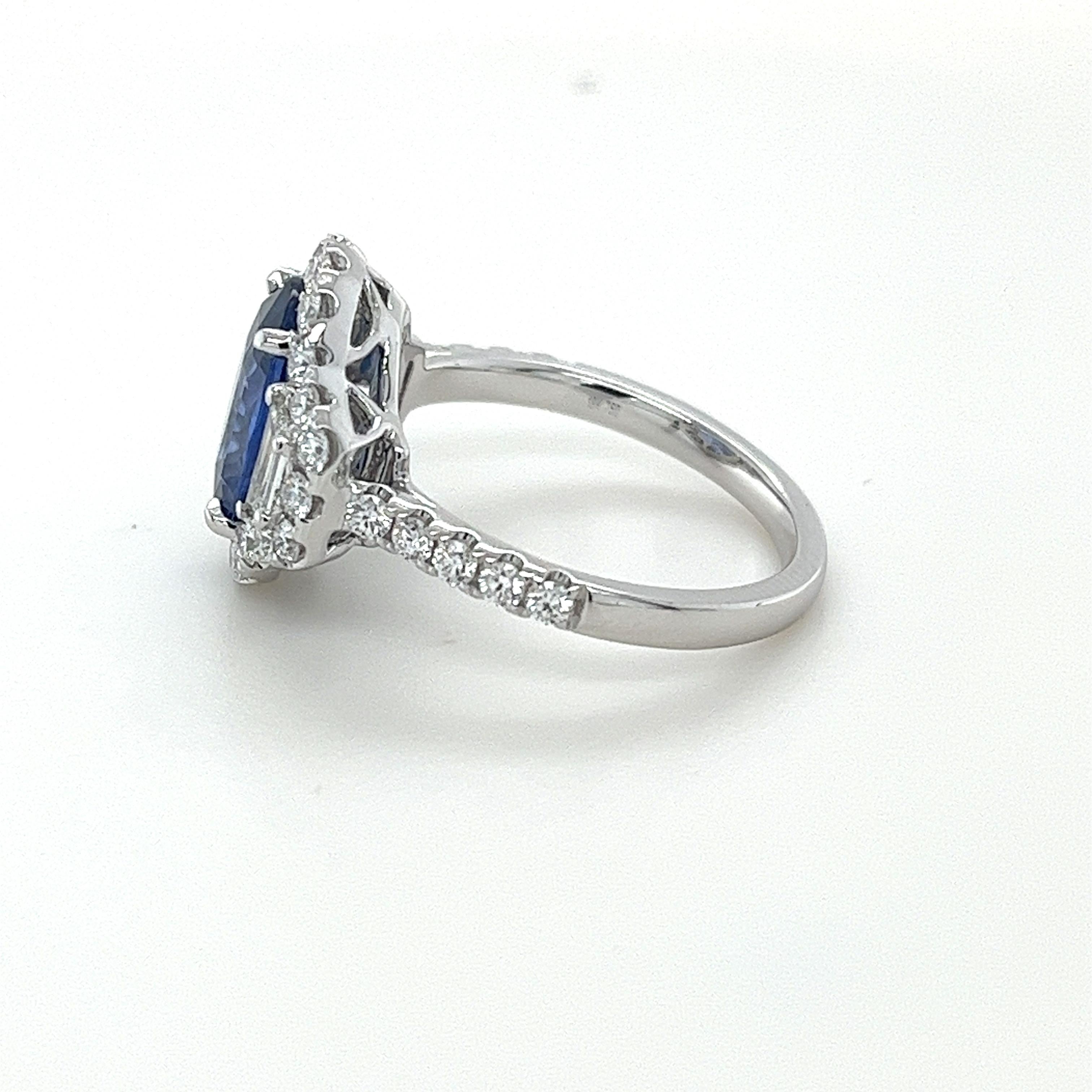 Modern 3.14 Carat GIA Certified Ceylon Sapphire & Diamond Ring in 18 Karat White Gold For Sale