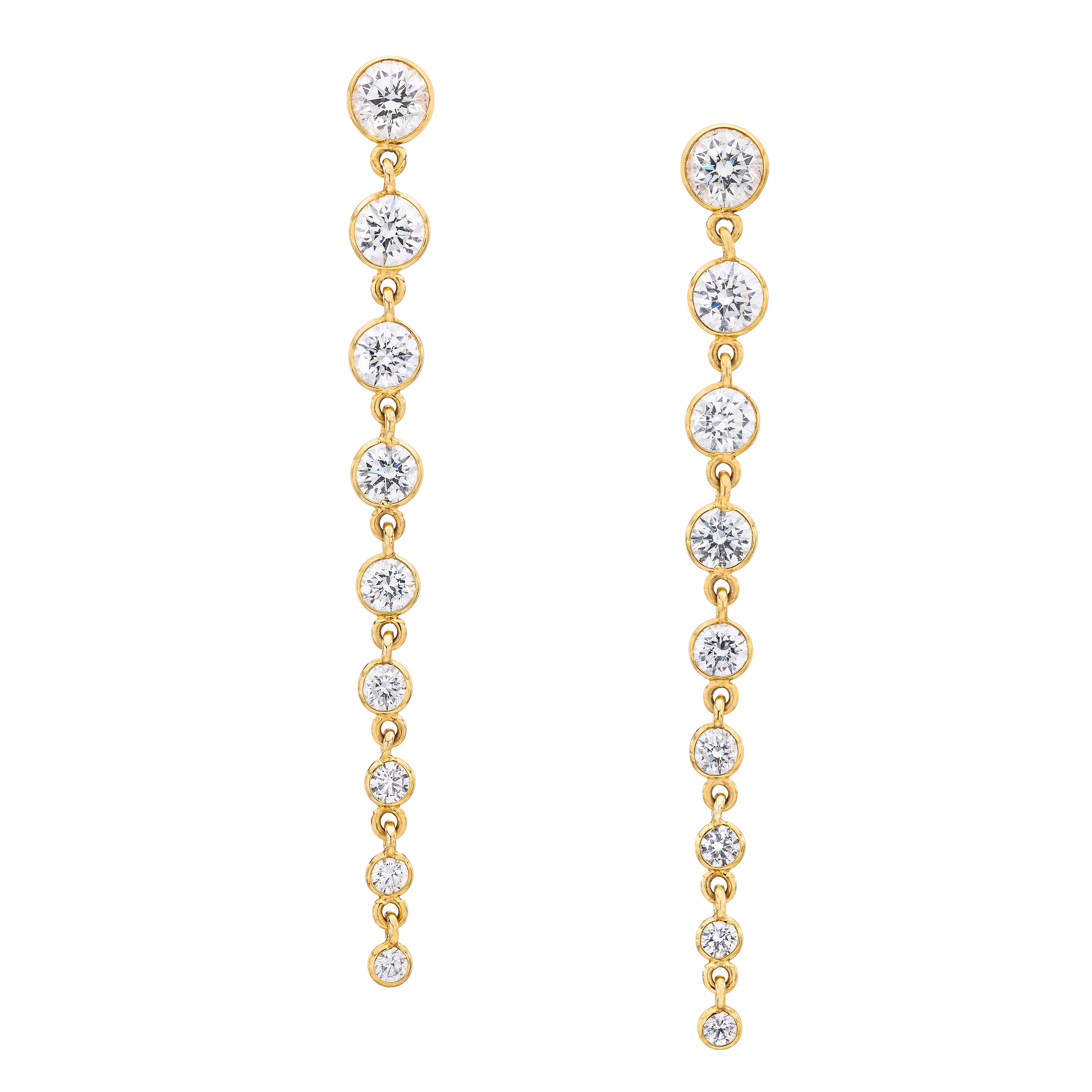 3.14 Carats Graduated Diamond Earrings in 18 Karat Yellow Gold